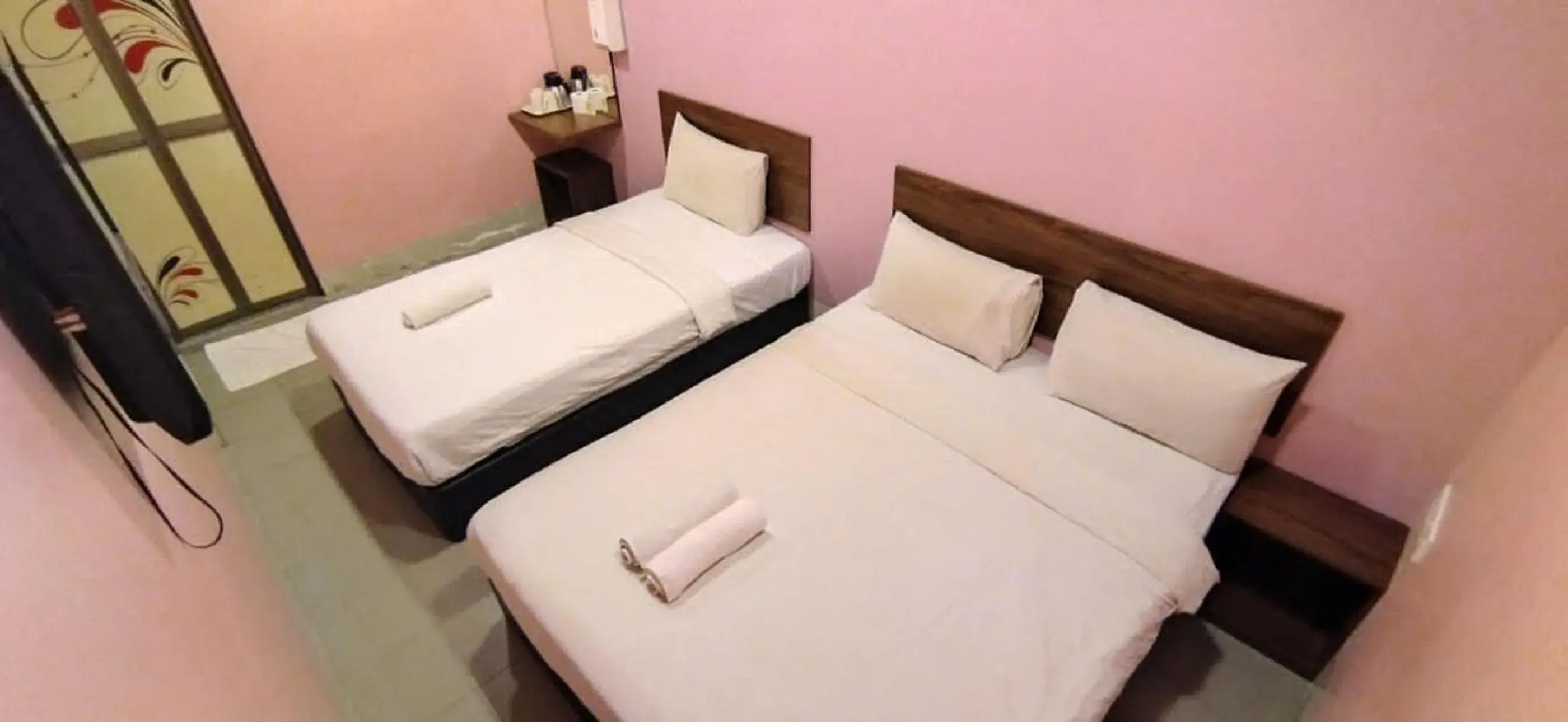 Photo of the whole room, Bed in Dream House Hotel