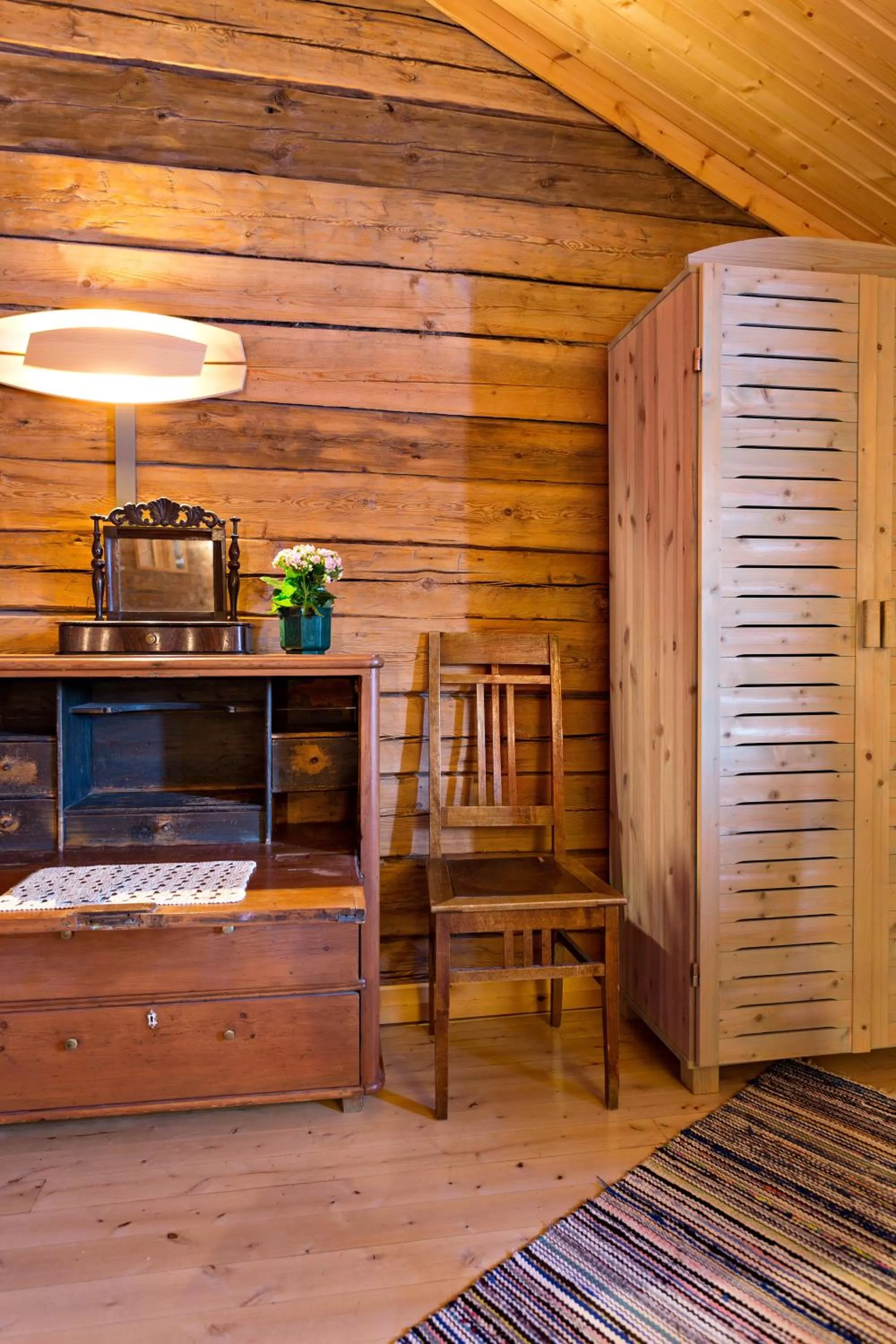 Photo of the whole room in Peltolan Luomutila