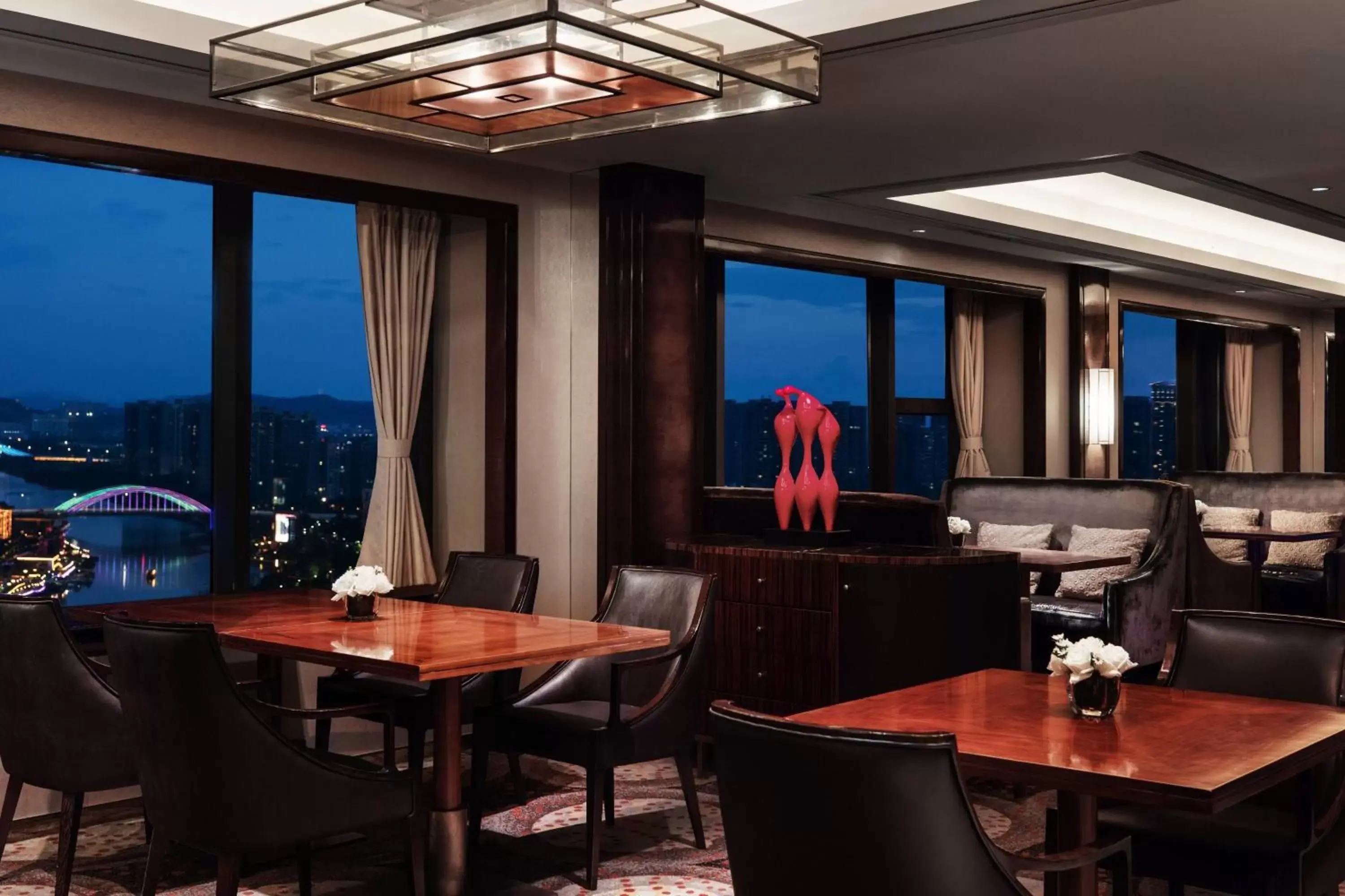 Lounge or bar in Sheraton Zhongshan Hotel