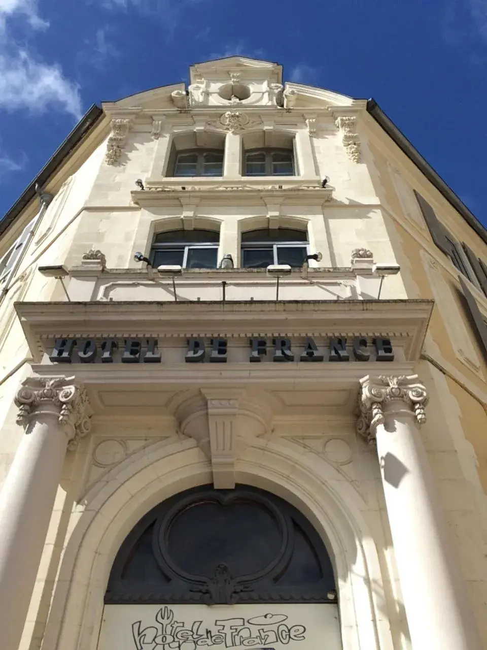 Facade/entrance, Property Building in Hôtel de France