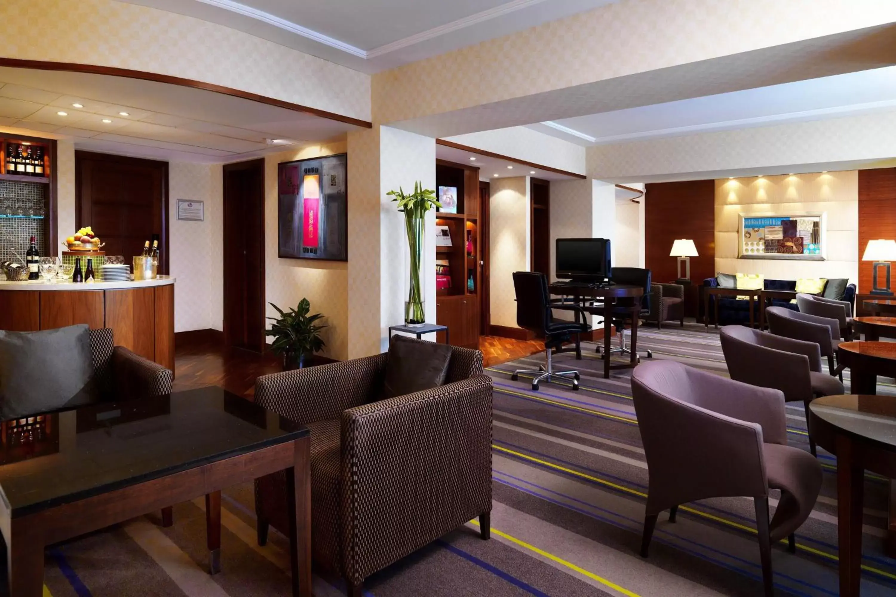 Lounge or bar, Restaurant/Places to Eat in Sheraton Brussels Airport Hotel