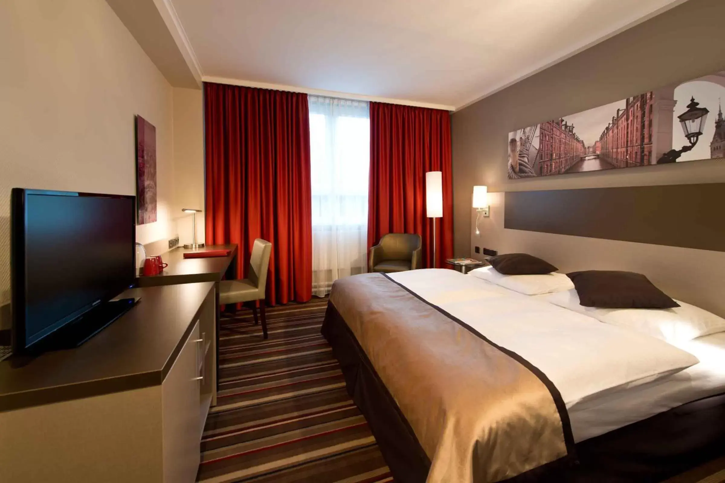 Superior Double - Park, Sleep and Fly in Leonardo Hotel Hamburg City Nord