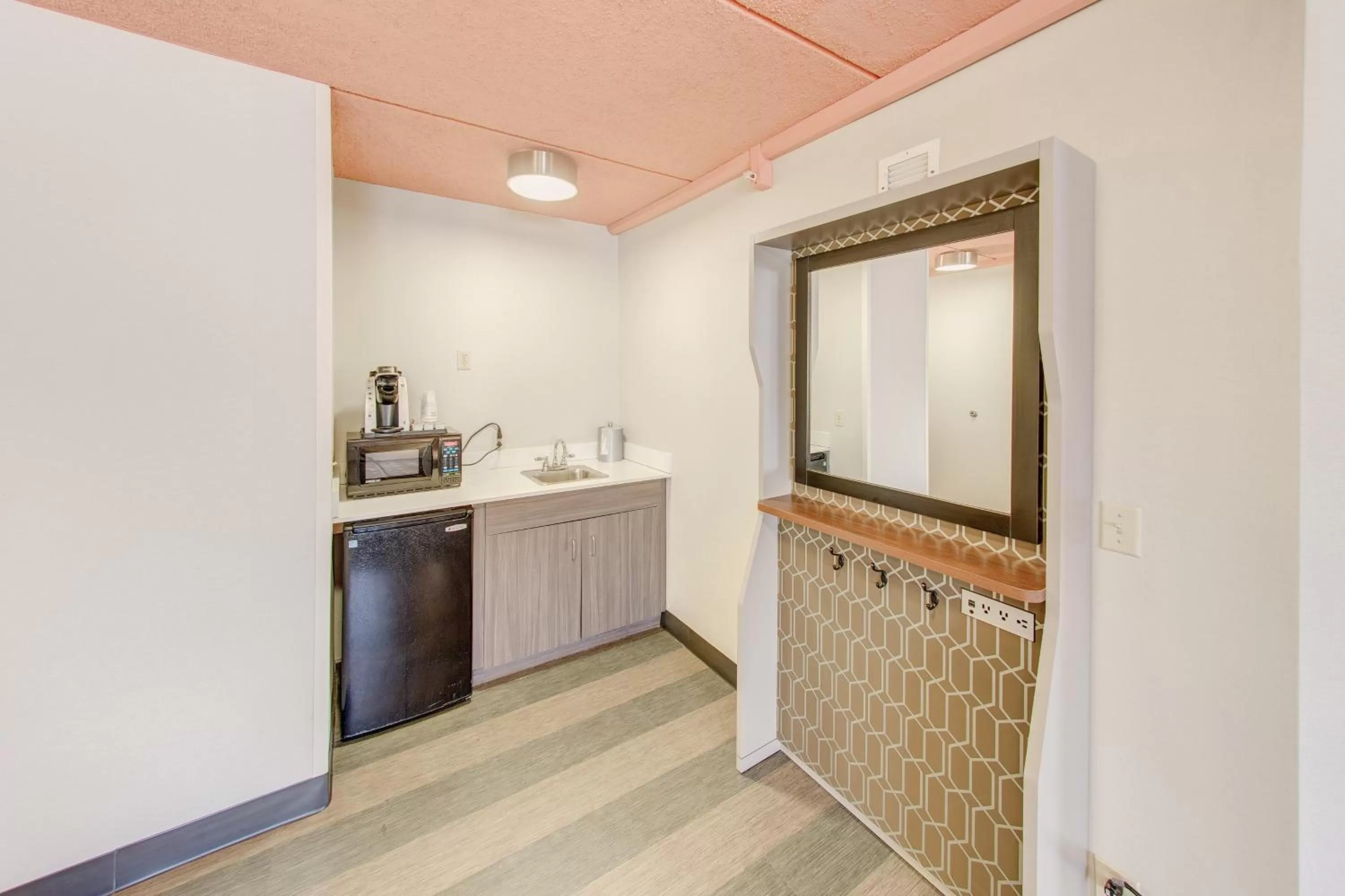 Photo of the whole room in Holiday Inn Auburn-Finger Lakes Region by IHG