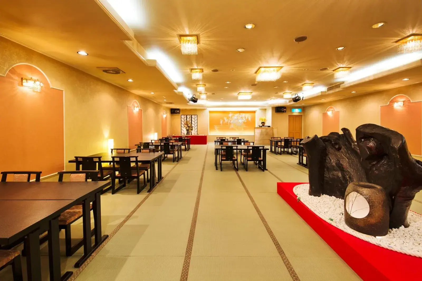 Restaurant/Places to Eat in Ryugu Hotel