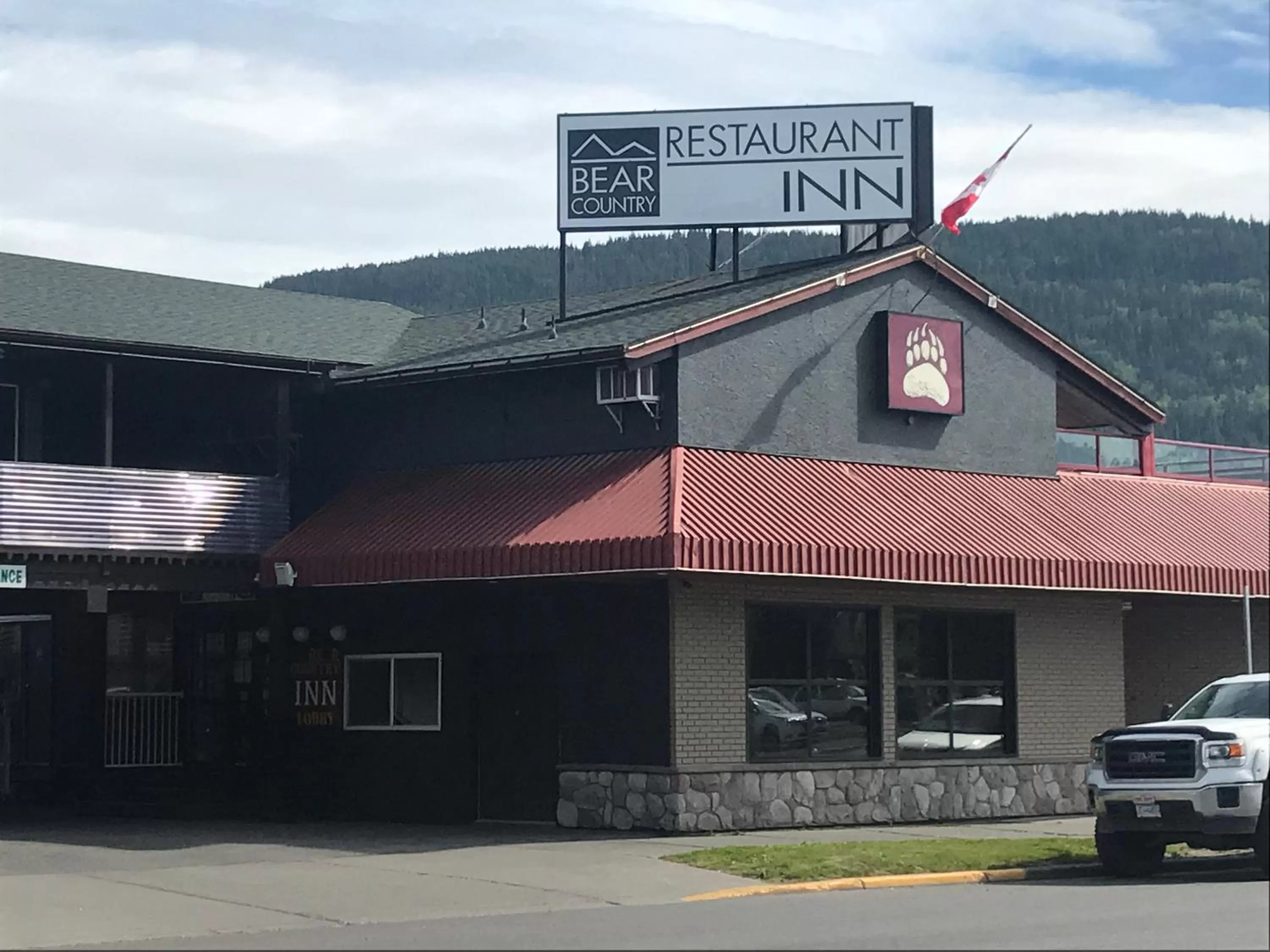 Property Building in Bear Country Inn