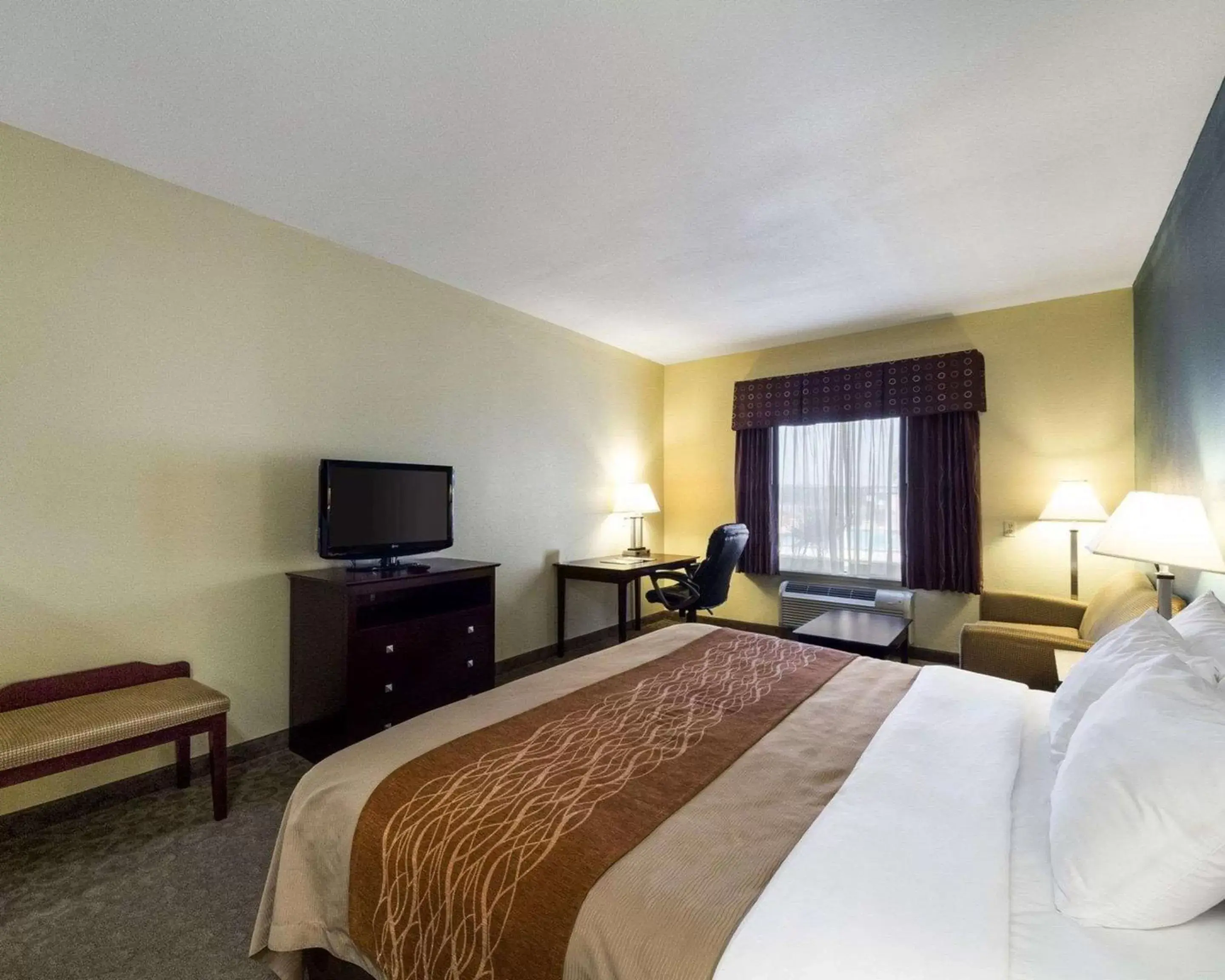 Photo of the whole room, Bed in Quality Inn Ingleside - Corpus Christi