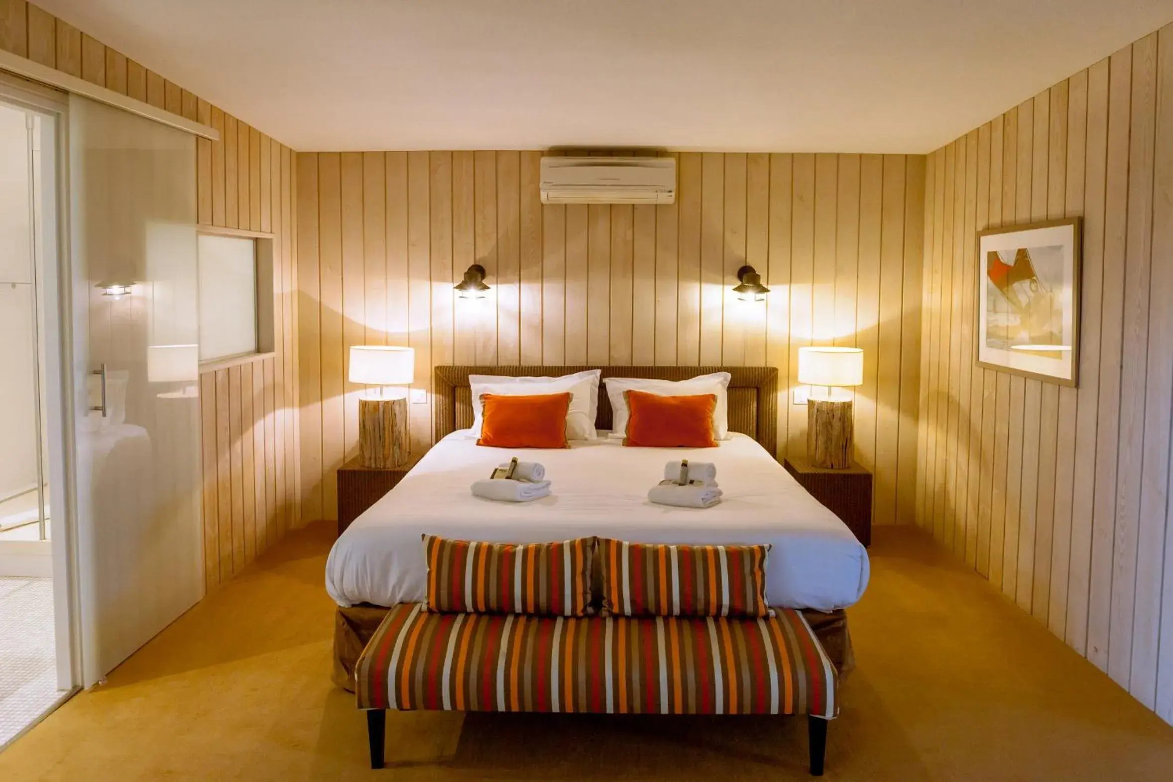 Photo of the whole room, Bed in Hôtel de La Plage by Inwood Hotels