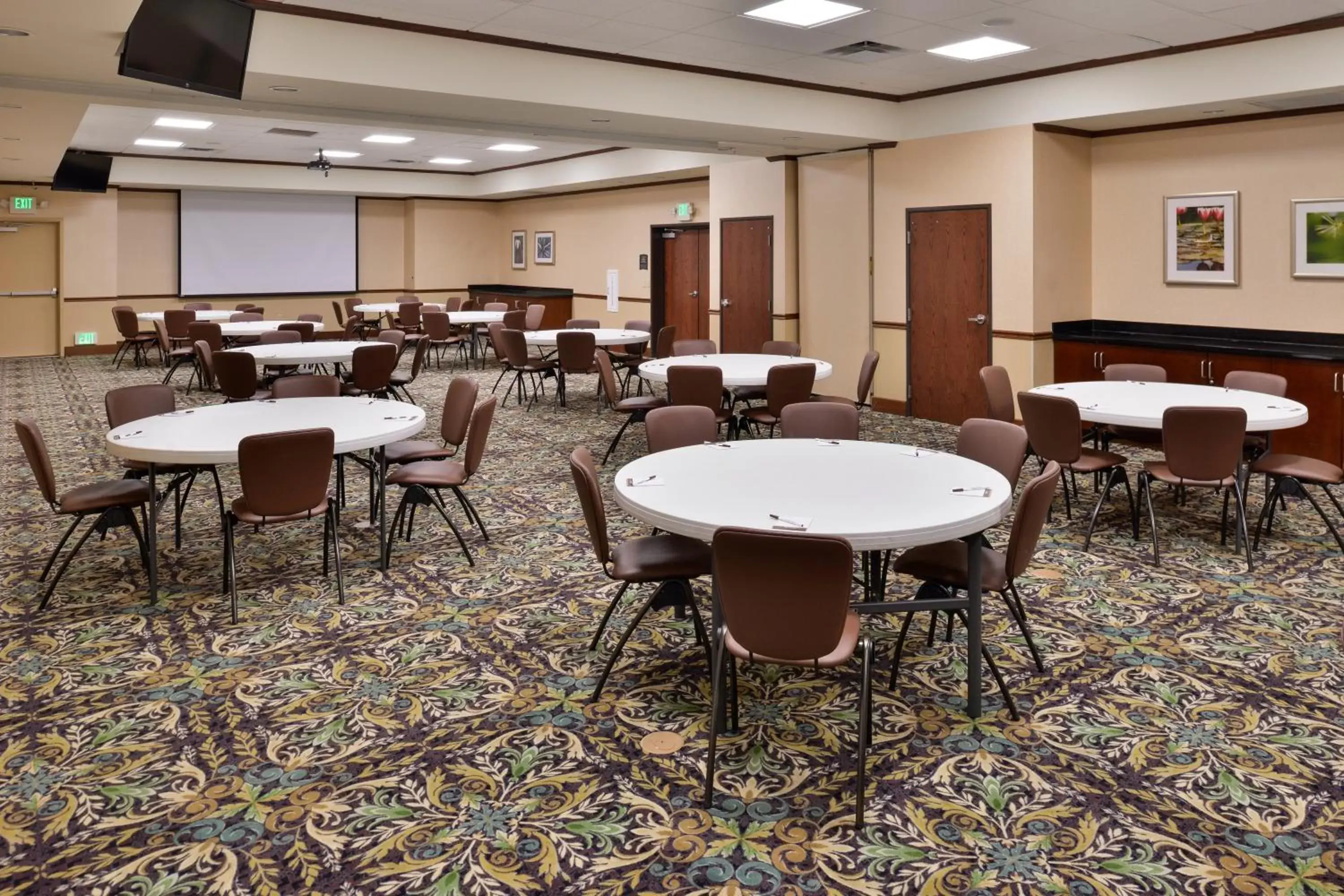 Meeting/conference room in Staybridge Suites Albuquerque North, an IHG Hotel