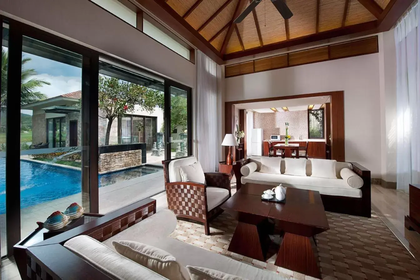 Bedroom, Swimming Pool in Grand Metropark Villa Resort Sanya Yalong Bay