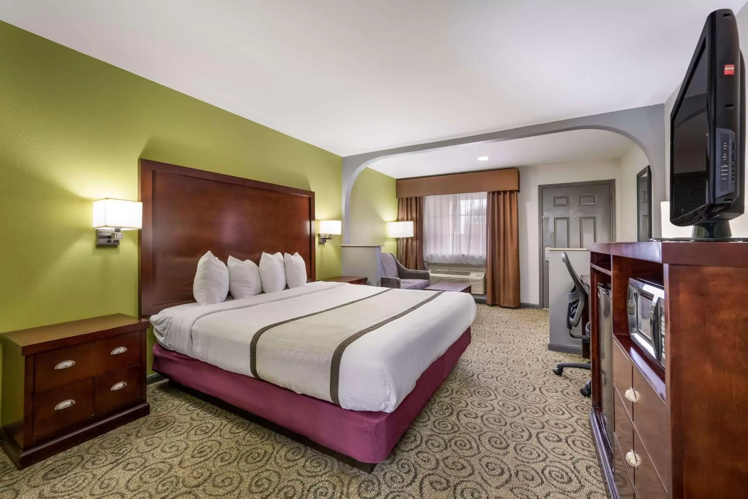 Bedroom, Bed in SureStay Hotel by Best Western Deer Park Bedroom, Bed in SureStay Hotel by Best Western Deer Park