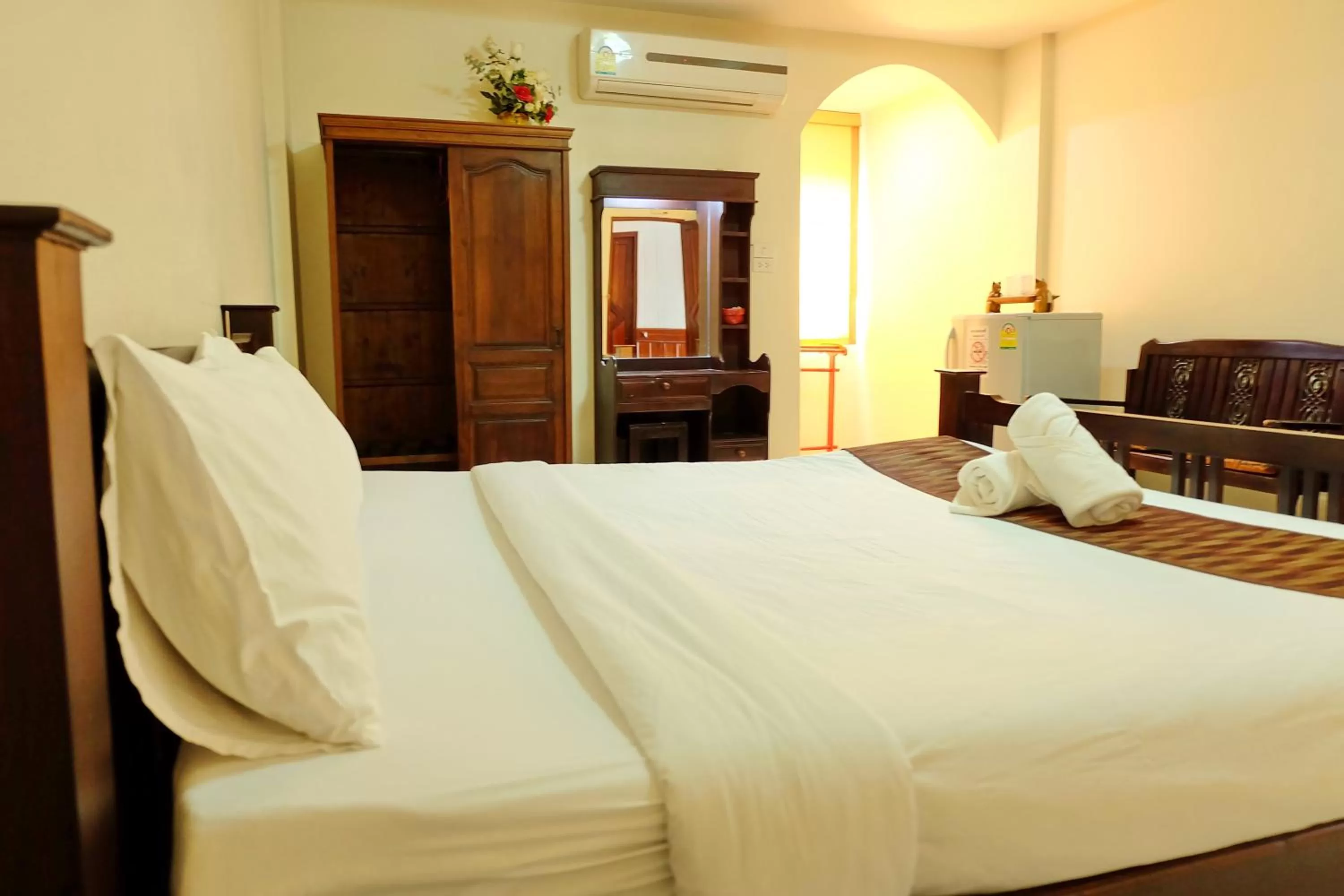 Photo of the whole room, Bed in Siam House Interplace