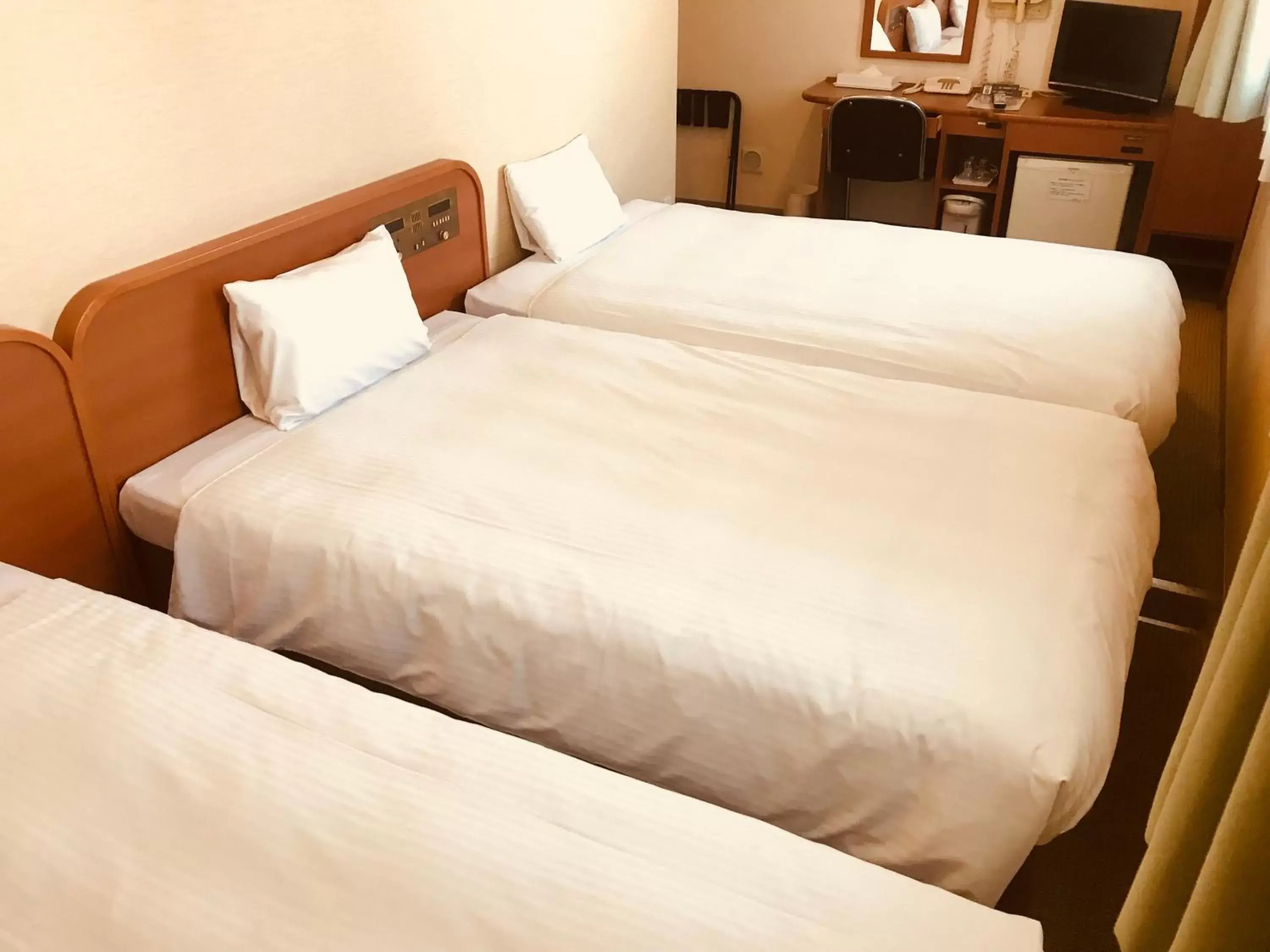 Photo of the whole room, Bed in Suizenji Comfort Hotel