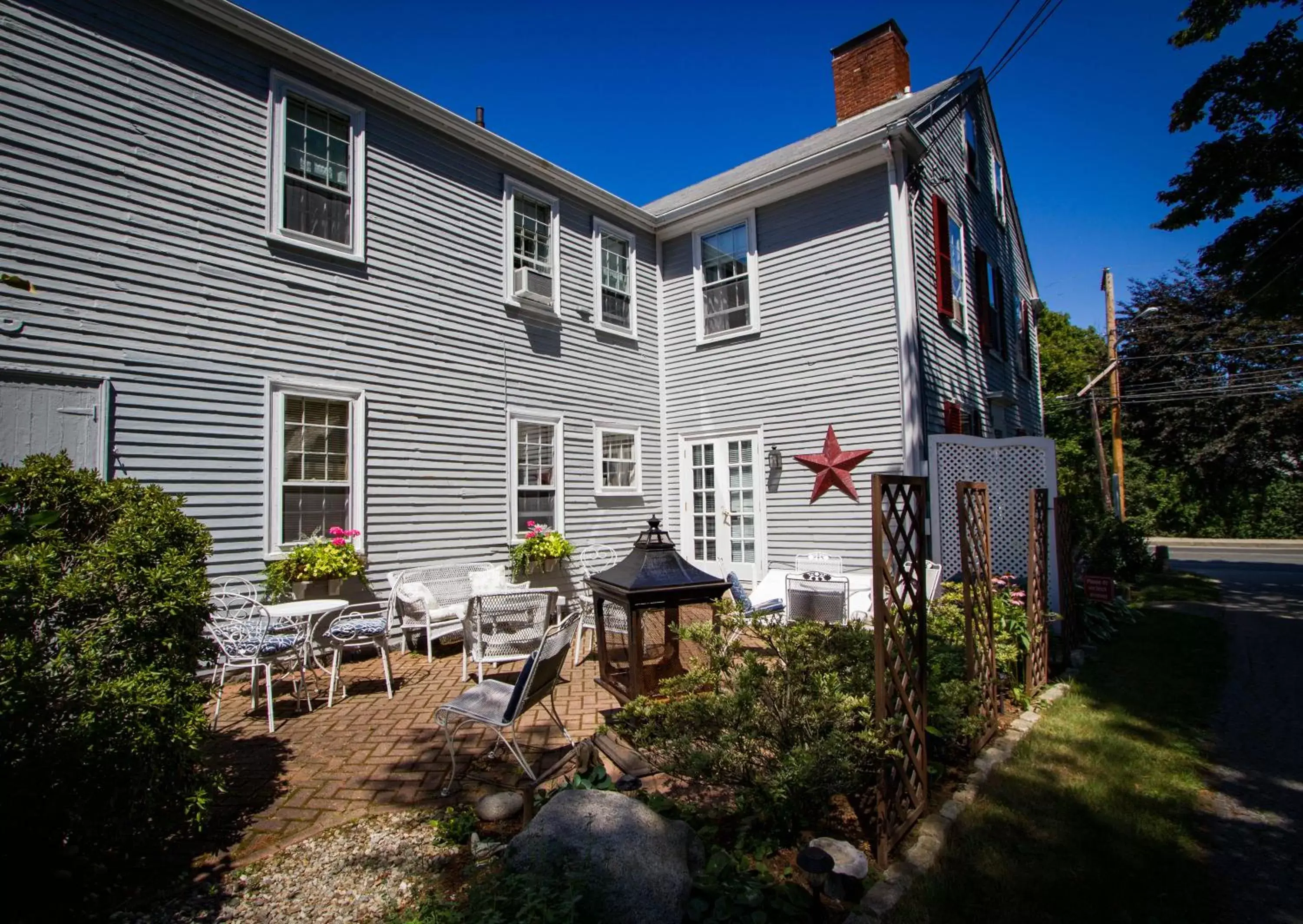 Property building in Sally Webster Inn Property building in Sally Webster Inn