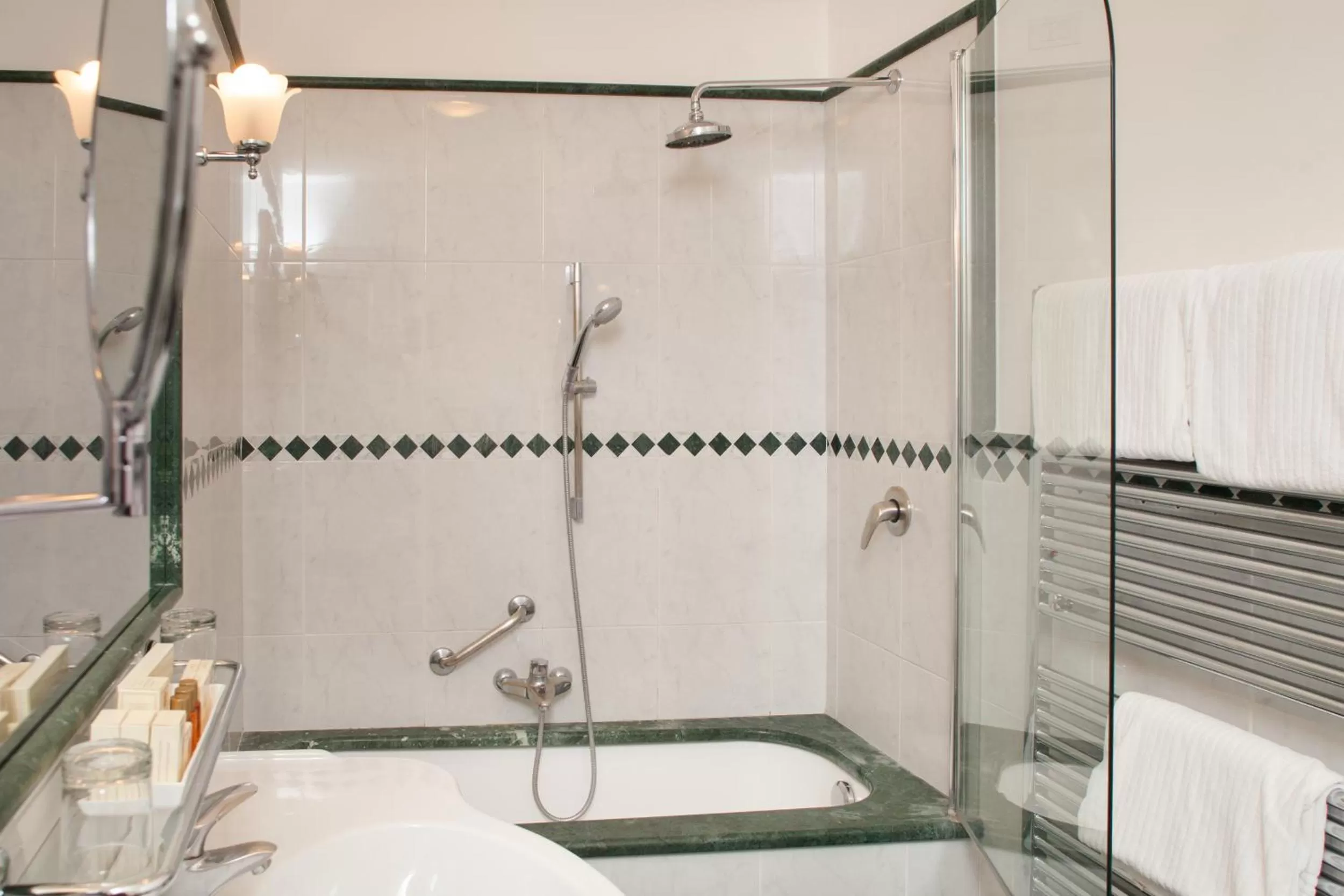 Bathroom in Hotel Executive