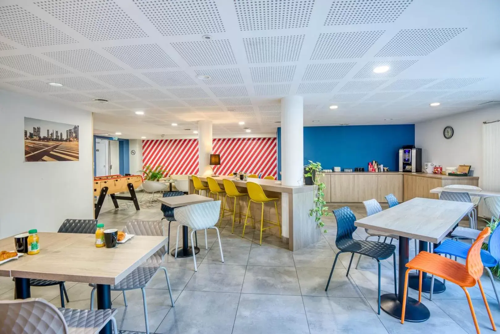 Lounge or bar, Restaurant/Places to Eat in Aparthotel Adagio Access Saint Nazaire
