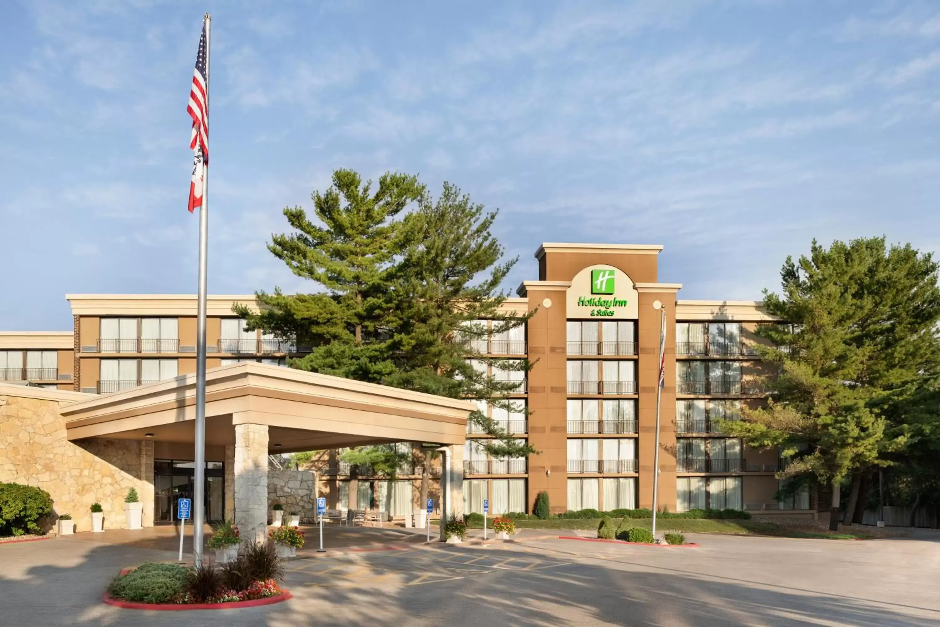 Property Building in Holiday Inn Hotel & Suites Des Moines-Northwest, an IHG Hotel