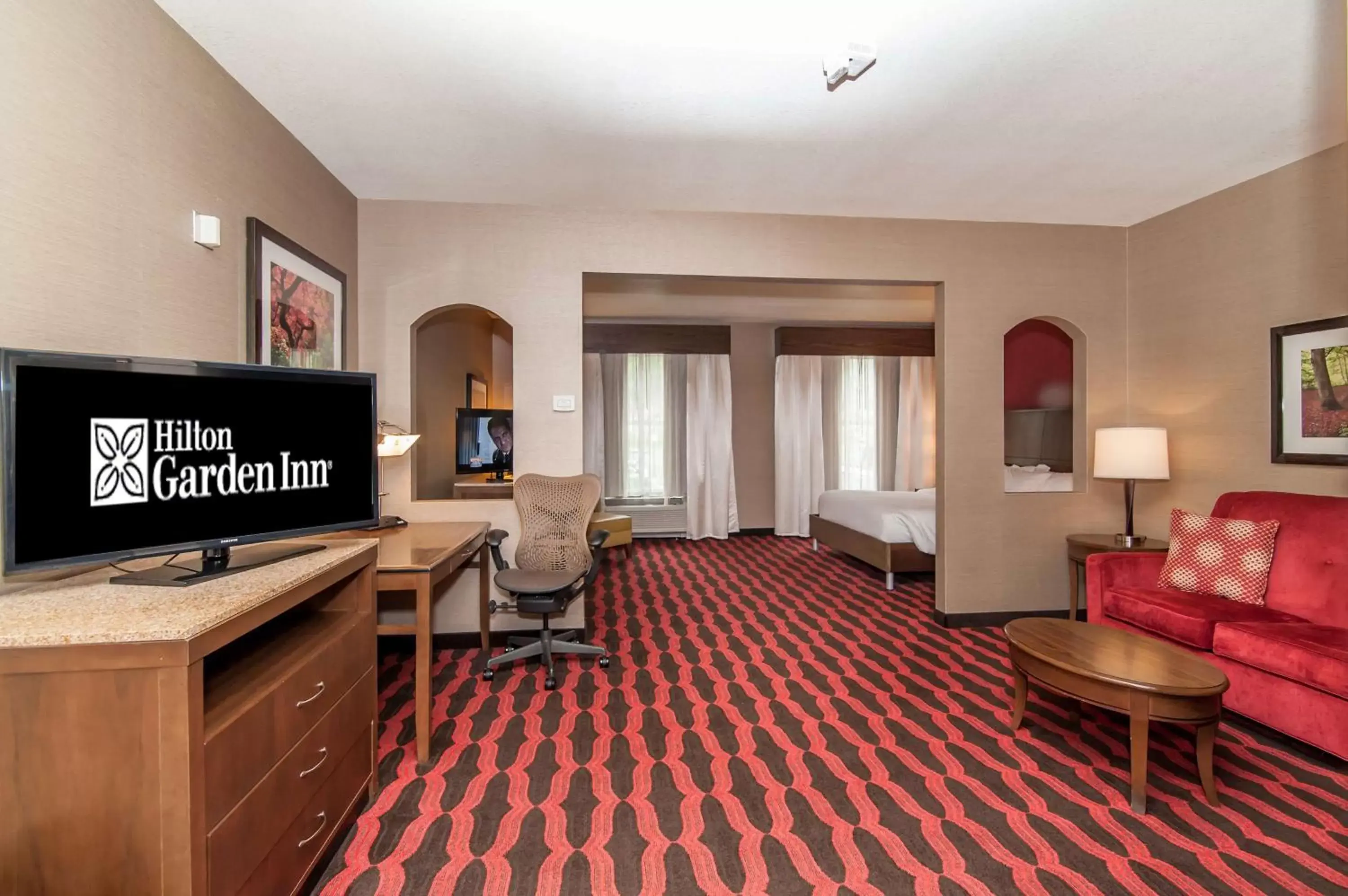 Bedroom, TV/Entertainment Center in Hilton Garden Inn Closest Foxwoods
