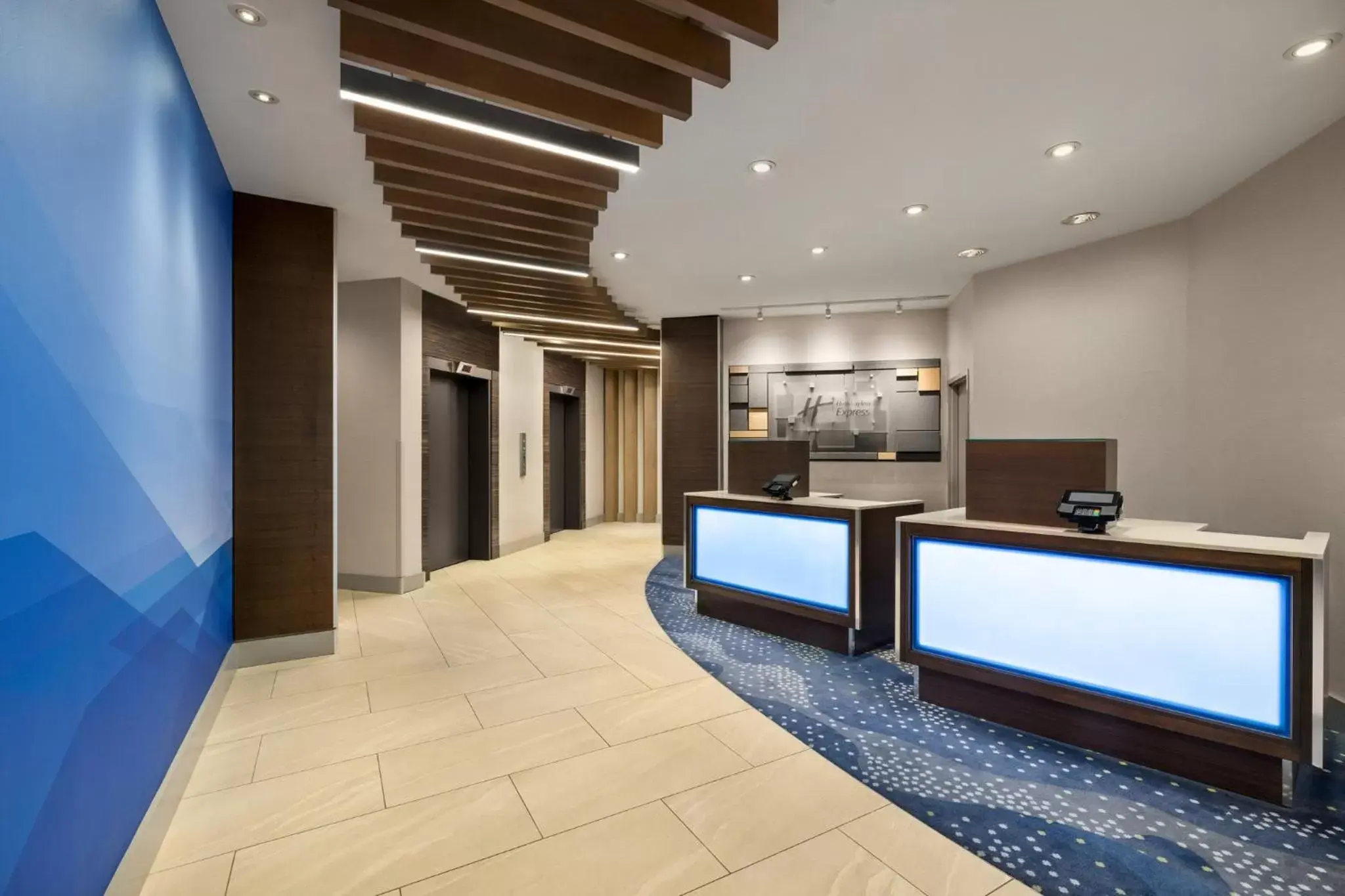 Property building in Holiday Inn Express Vancouver-Metrotown (Burnaby) Property building in Holiday Inn Express Vancouver-Metrotown (Burnaby)