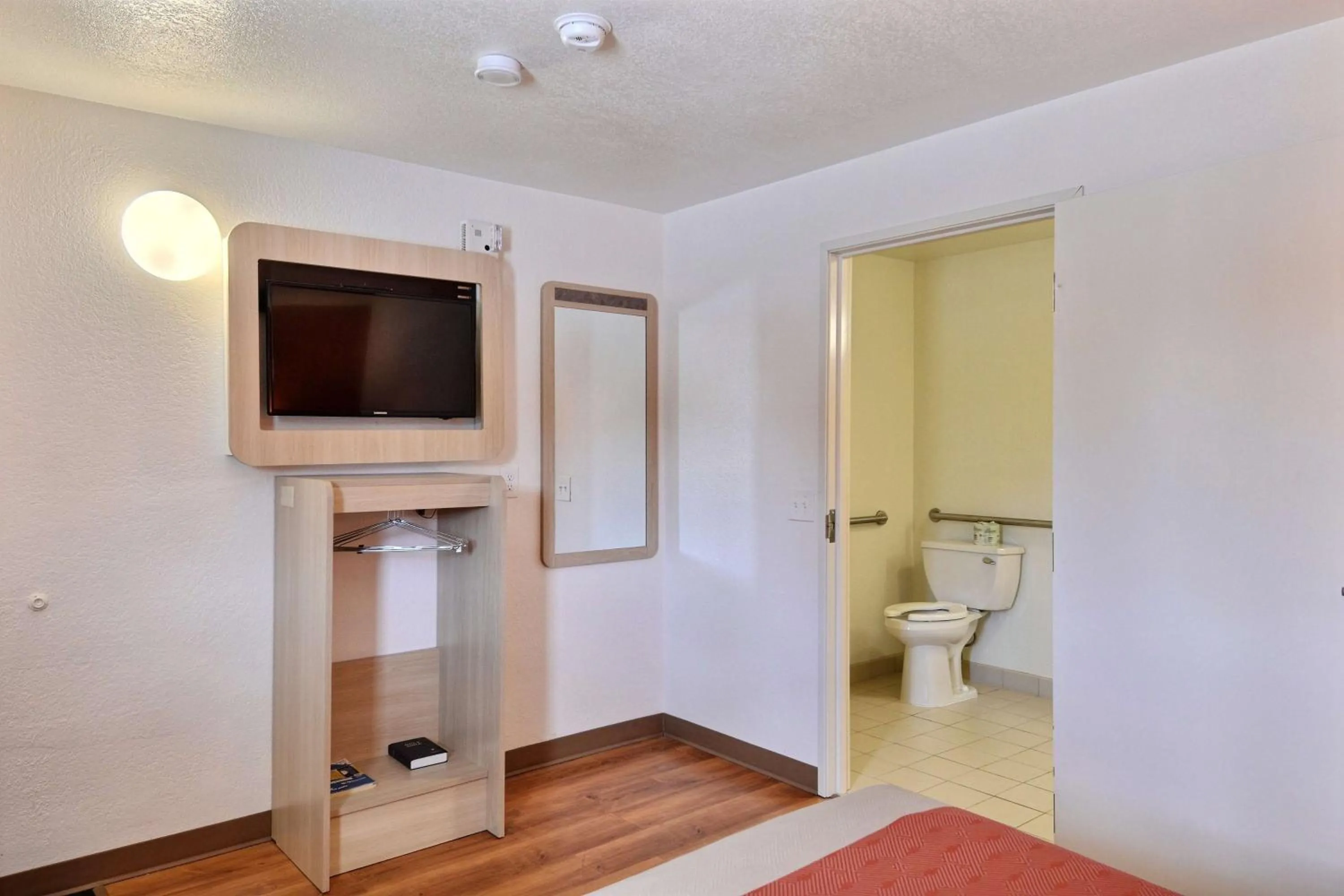 Photo of the whole room in Travelodge by Wyndham Brattleboro VT