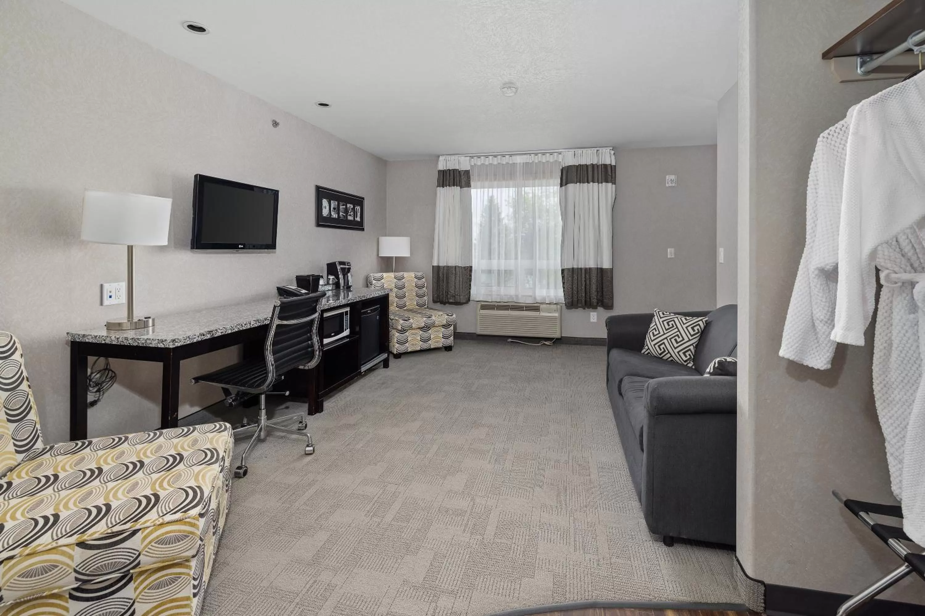Seating area in Home Inn & Suites Yorkton