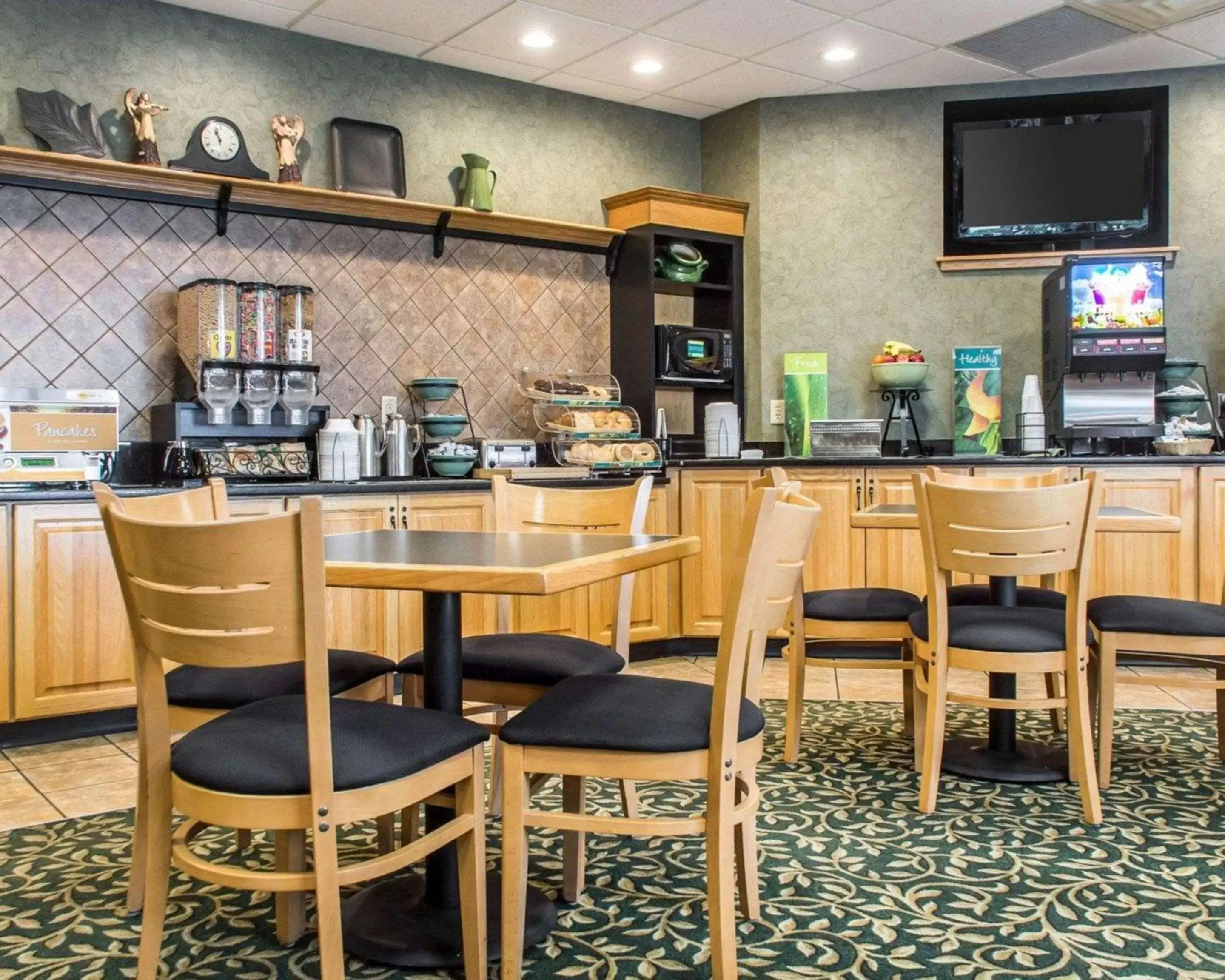 Restaurant/Places to Eat in Quality Inn Geneseo