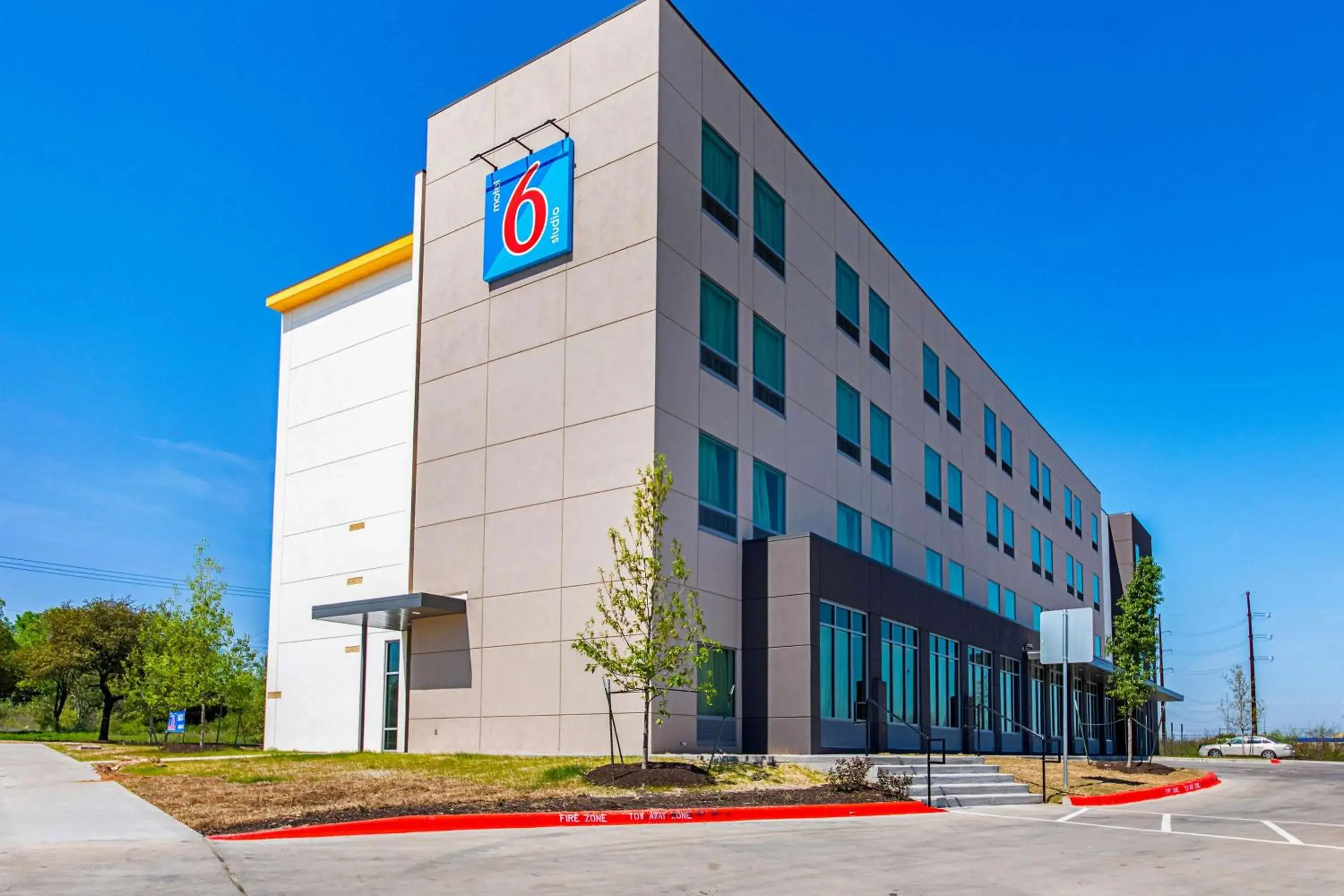 Property building in Motel 6 Austin Airport