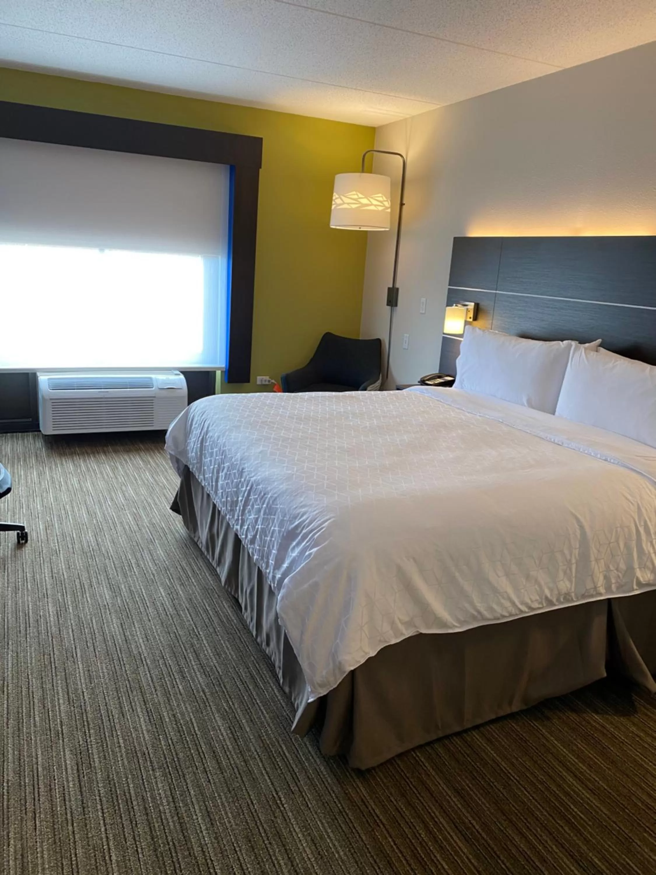 Bed in Holiday Inn Express & Suites - Prospect Heights by IHG