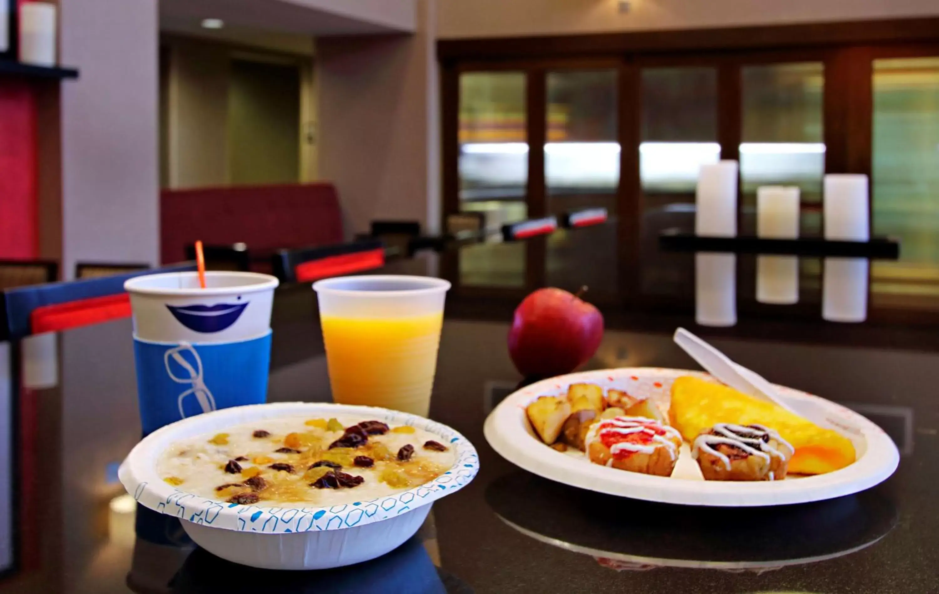 Dining area in Hampton Inn & Suites Columbus Hilliard