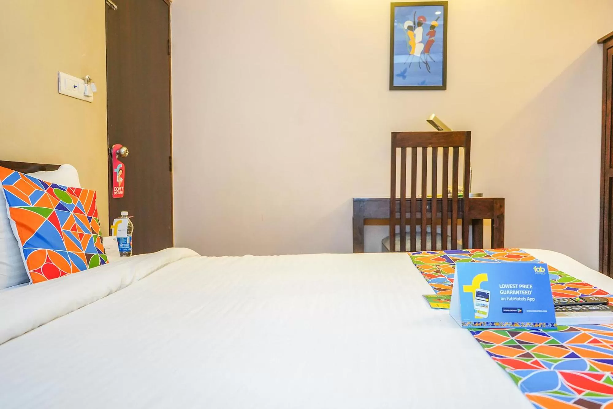 TV and multimedia, Bed in FabExpress Travelers Lodge