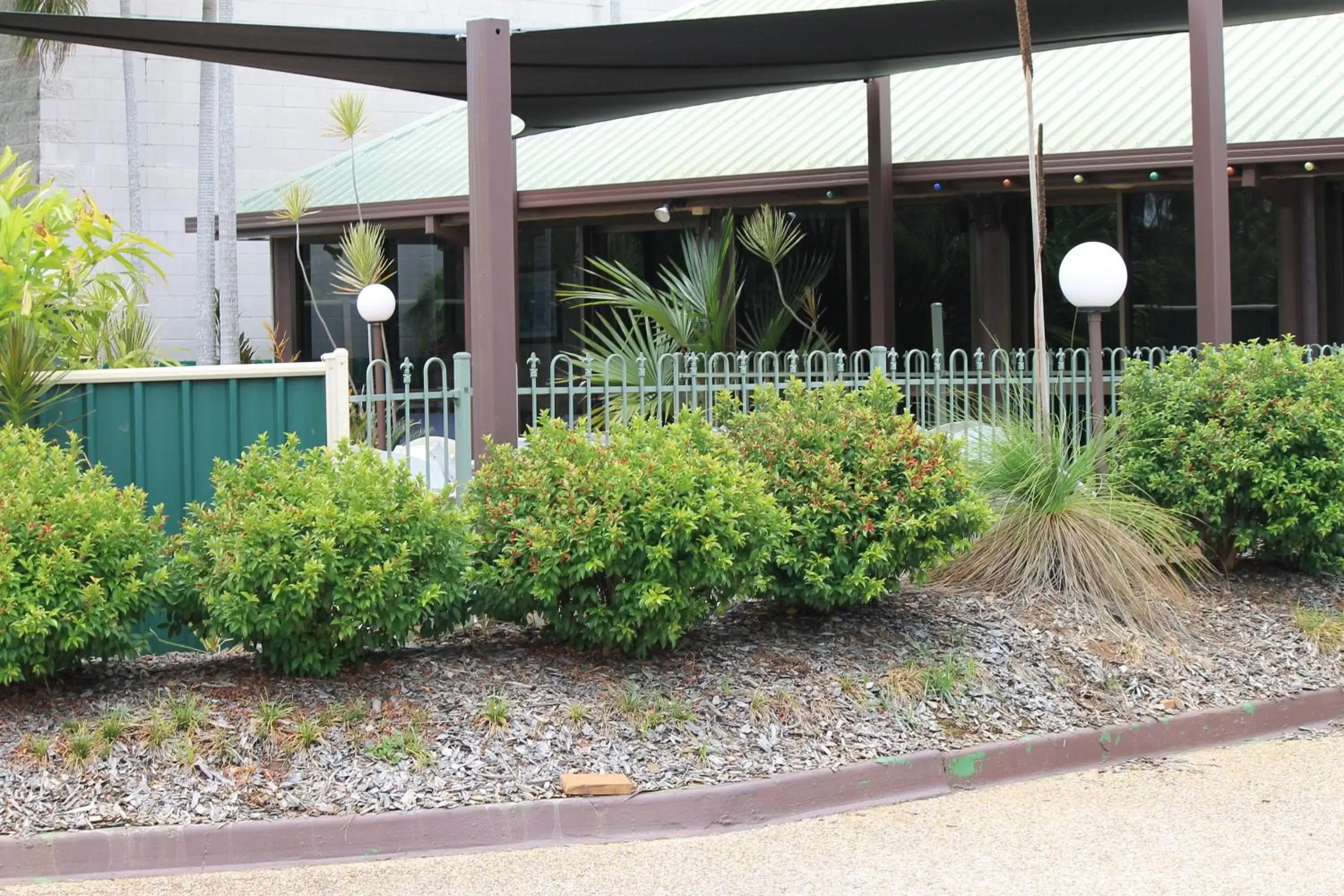 Swimming pool in Glenmore Palms Motel