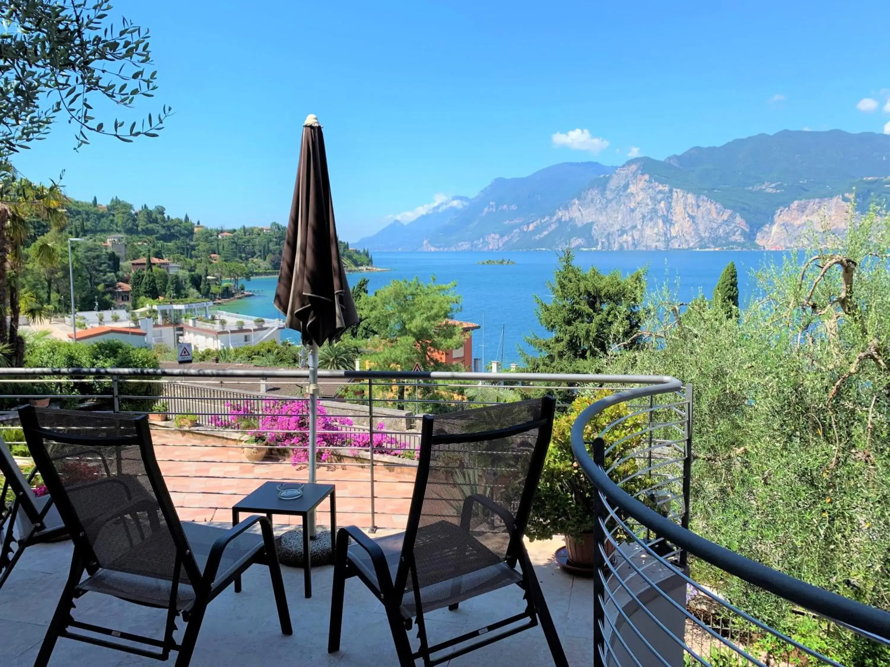 Facade/entrance, Balcony/Terrace in Hotel Antonella