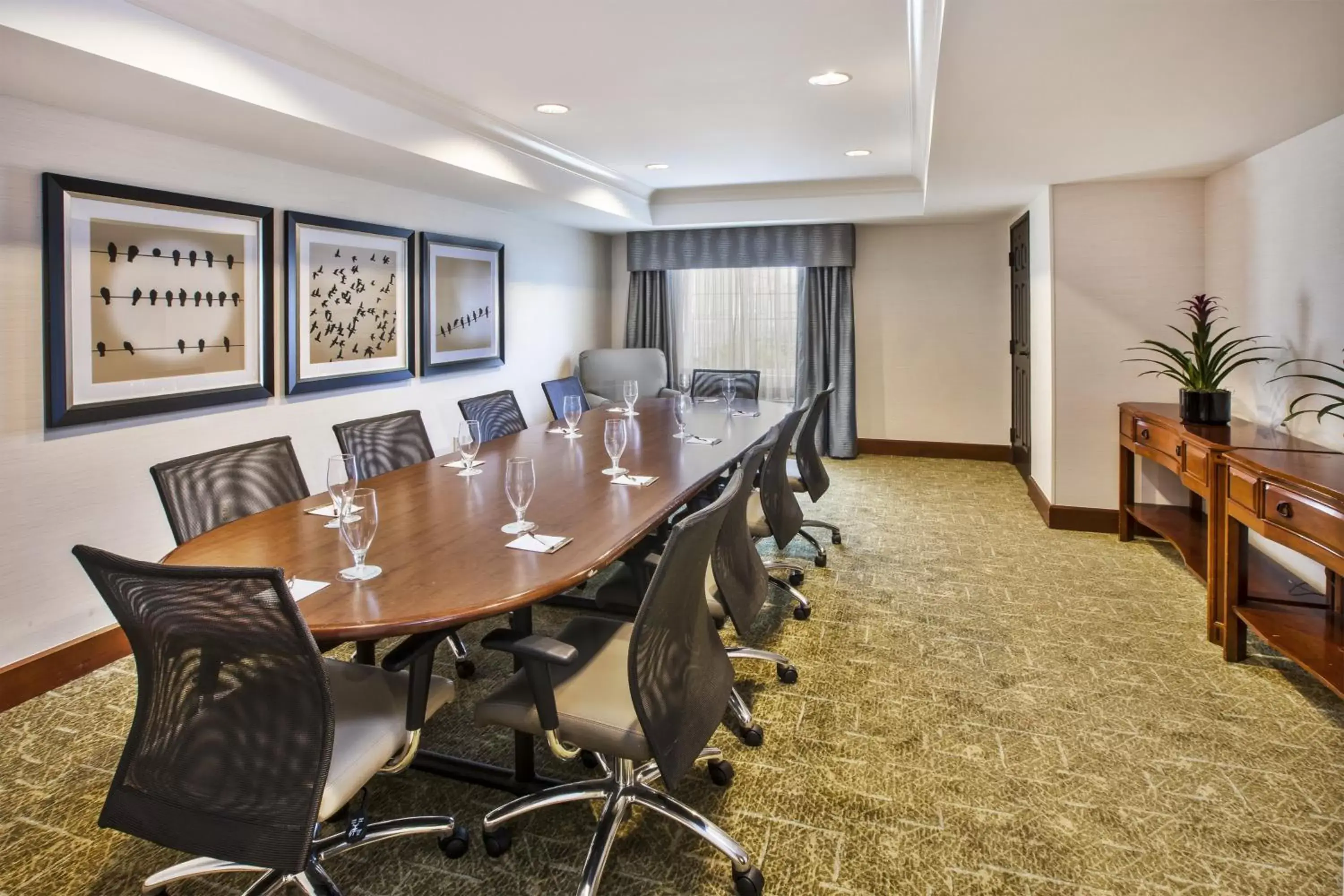 Meeting/conference room in Staybridge Suites Cleveland Mayfield Heights Beachwood, an IHG Hotel