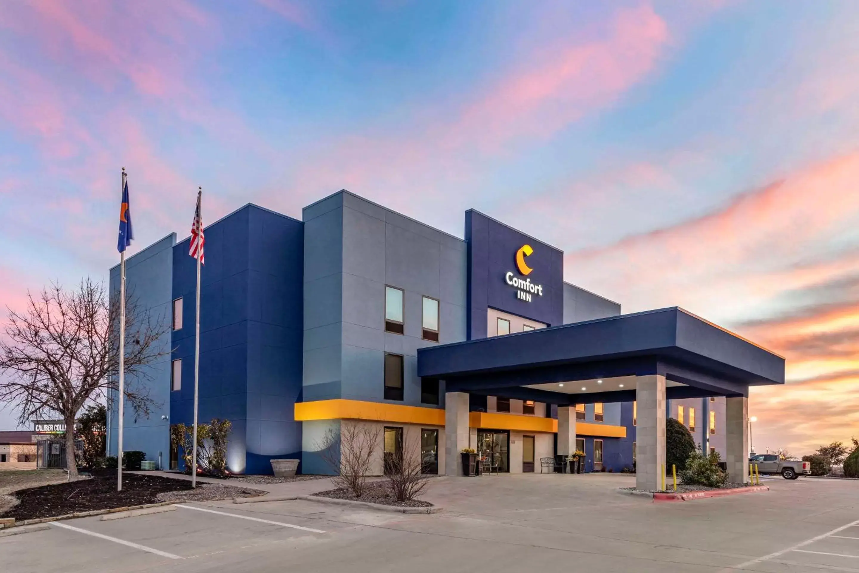 Property Building in Comfort Inn - Weatherford