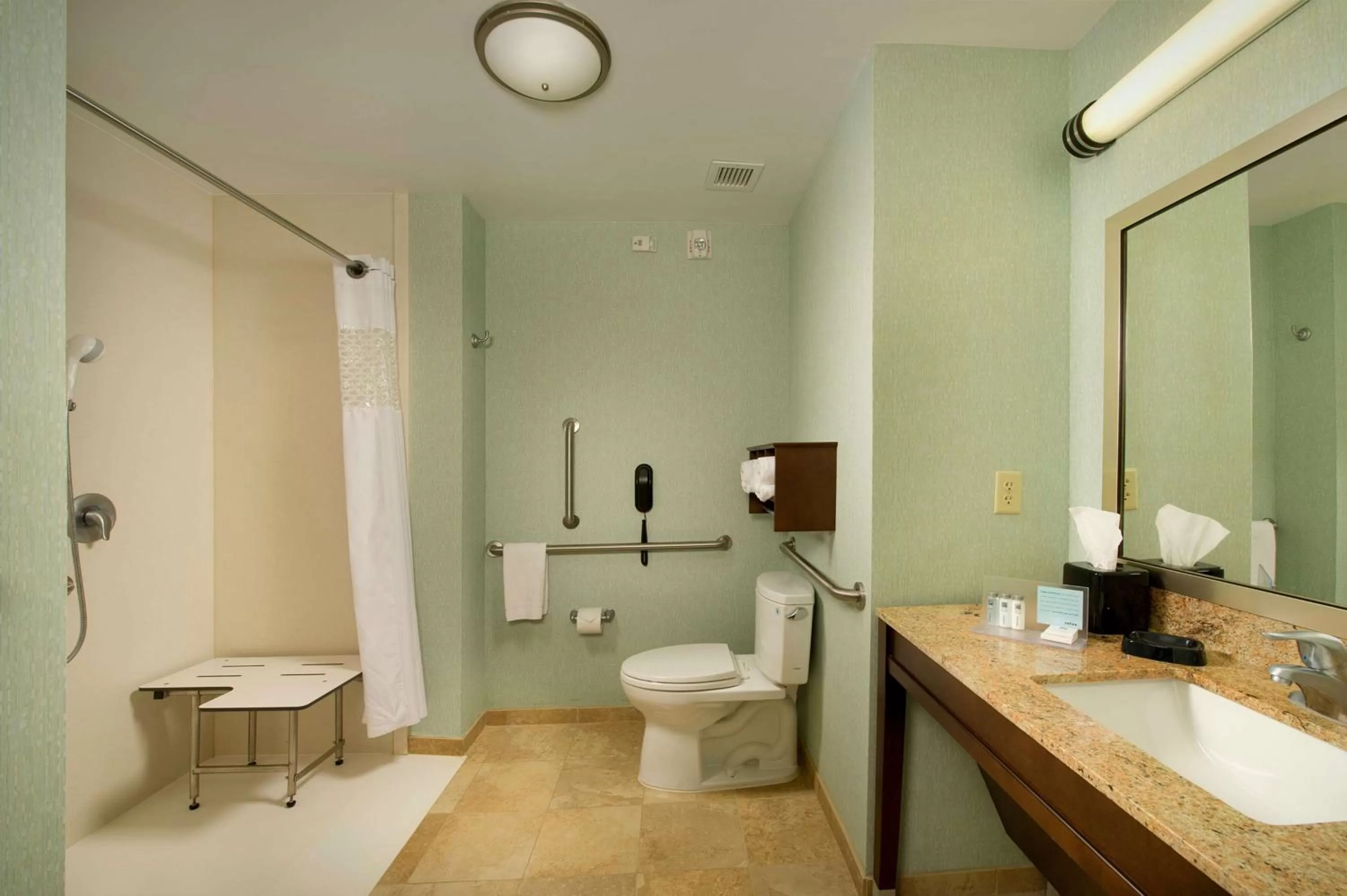 Bathroom in Hampton Inn Uvalde