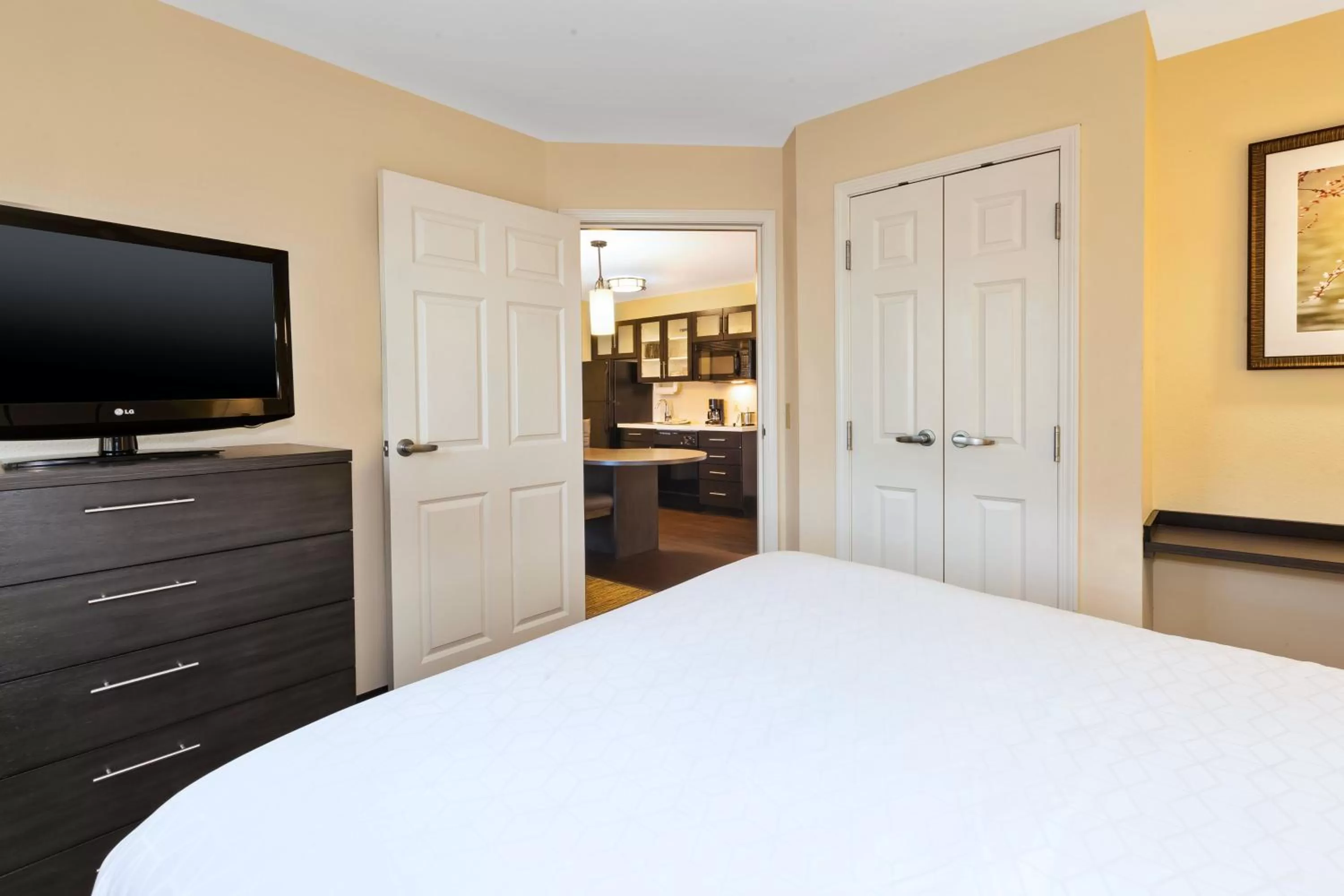 Photo of the whole room, Bed in Candlewood Suites Polaris by IHG