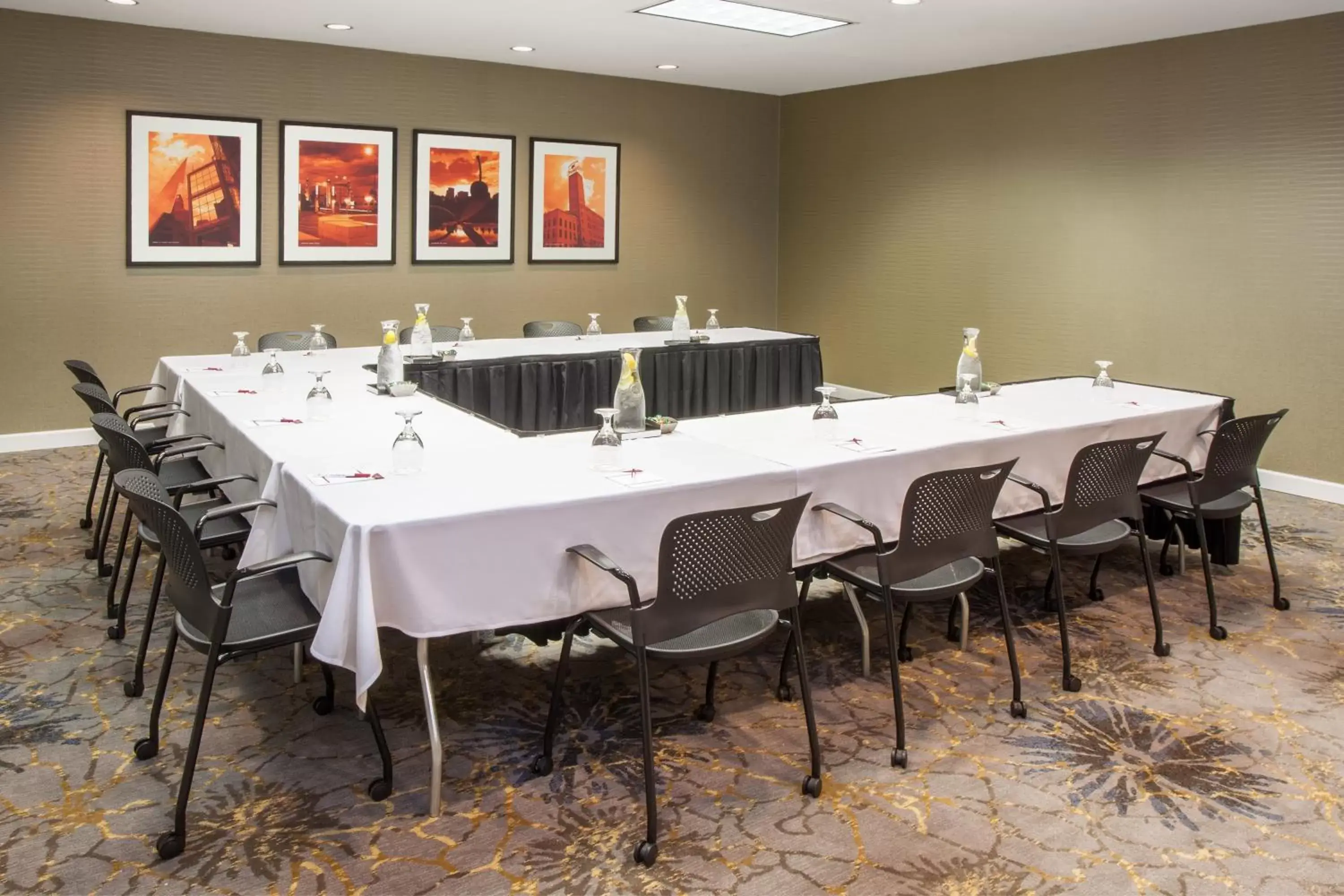 Meeting/conference room in Crowne Plaza Suites MSP Airport an IHG Hotel