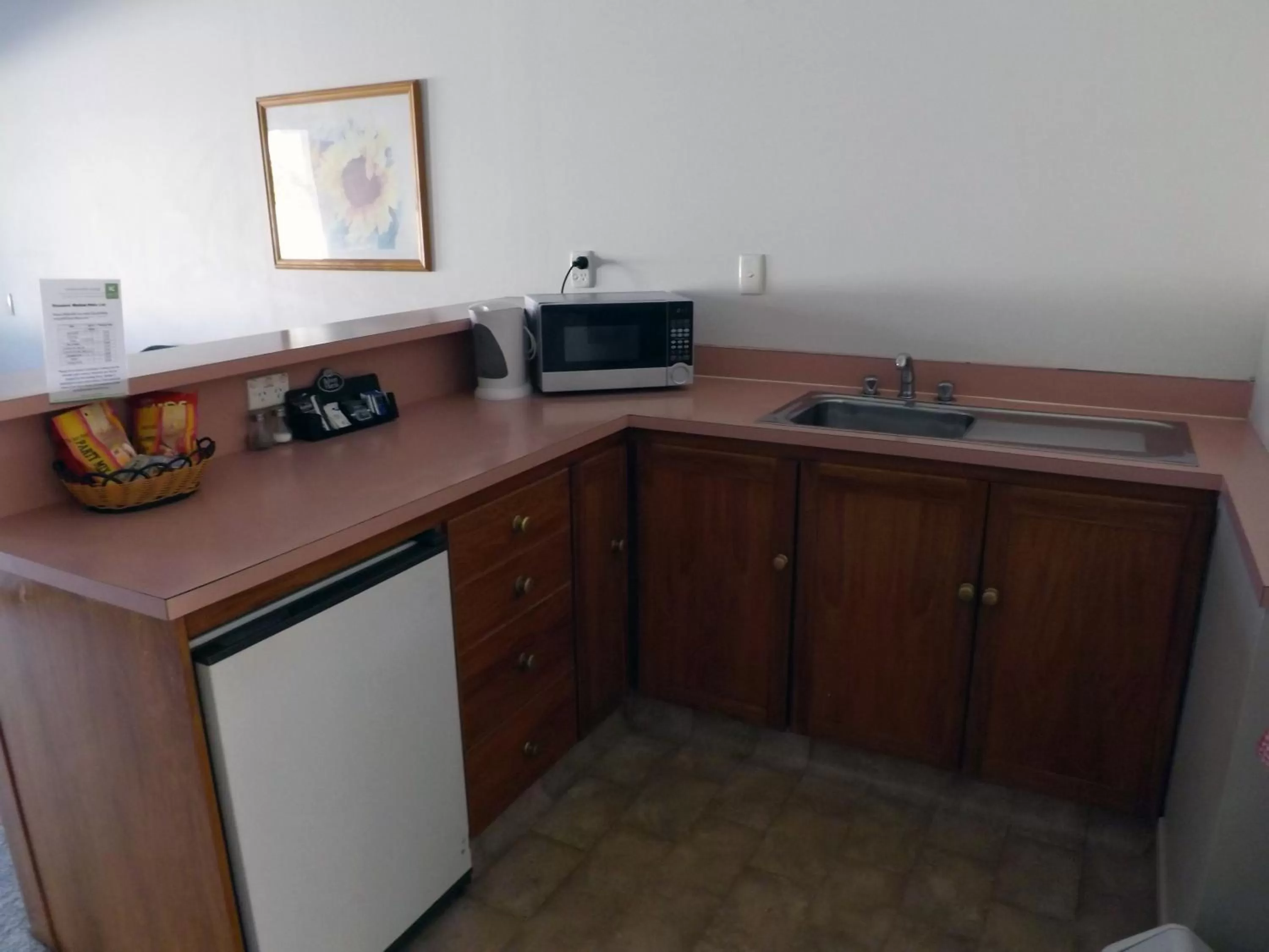Kitchen or kitchenette in Karaka Tree Motel