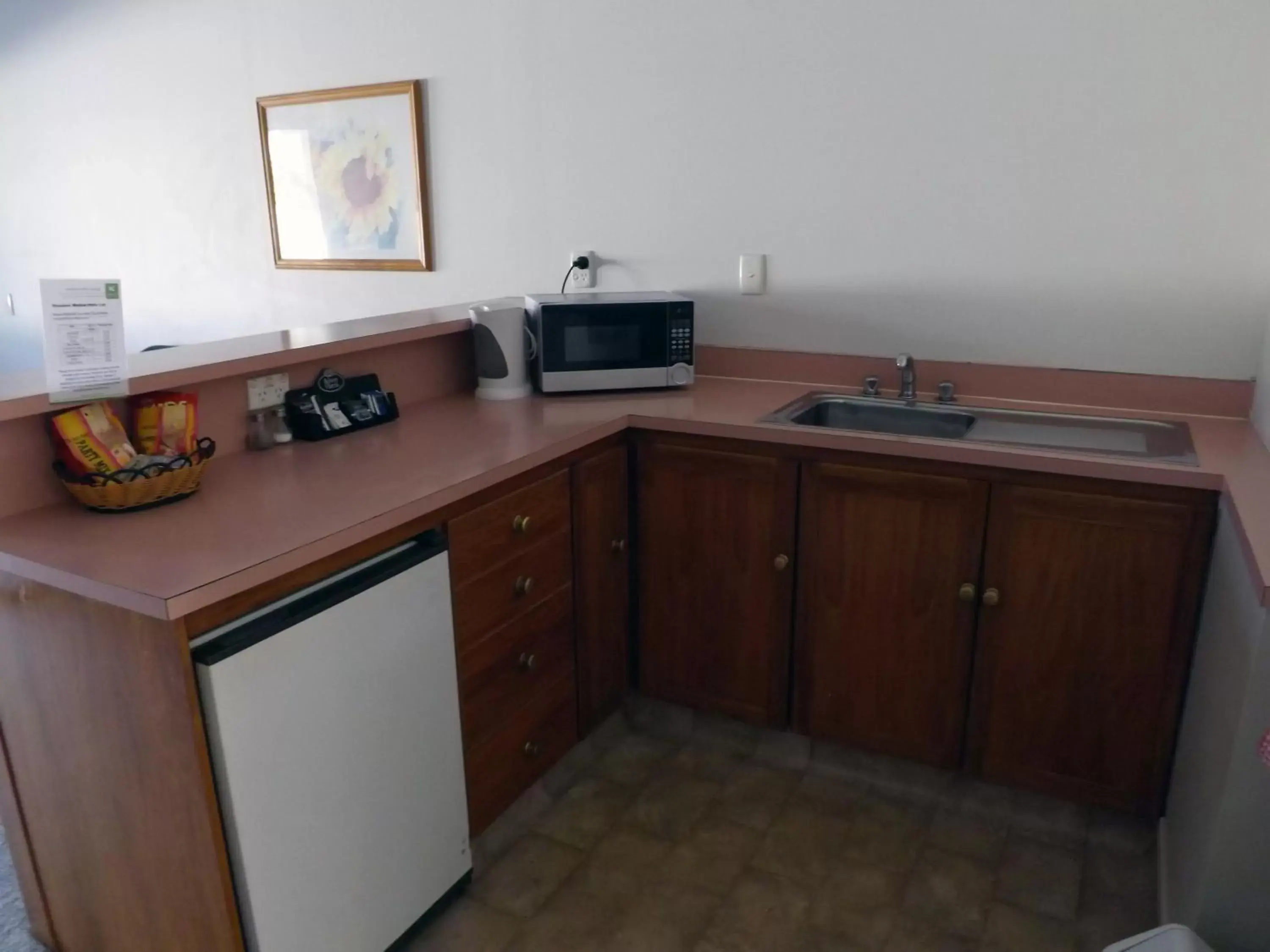 Kitchen or kitchenette, Kitchen/Kitchenette in Karaka Tree Motel