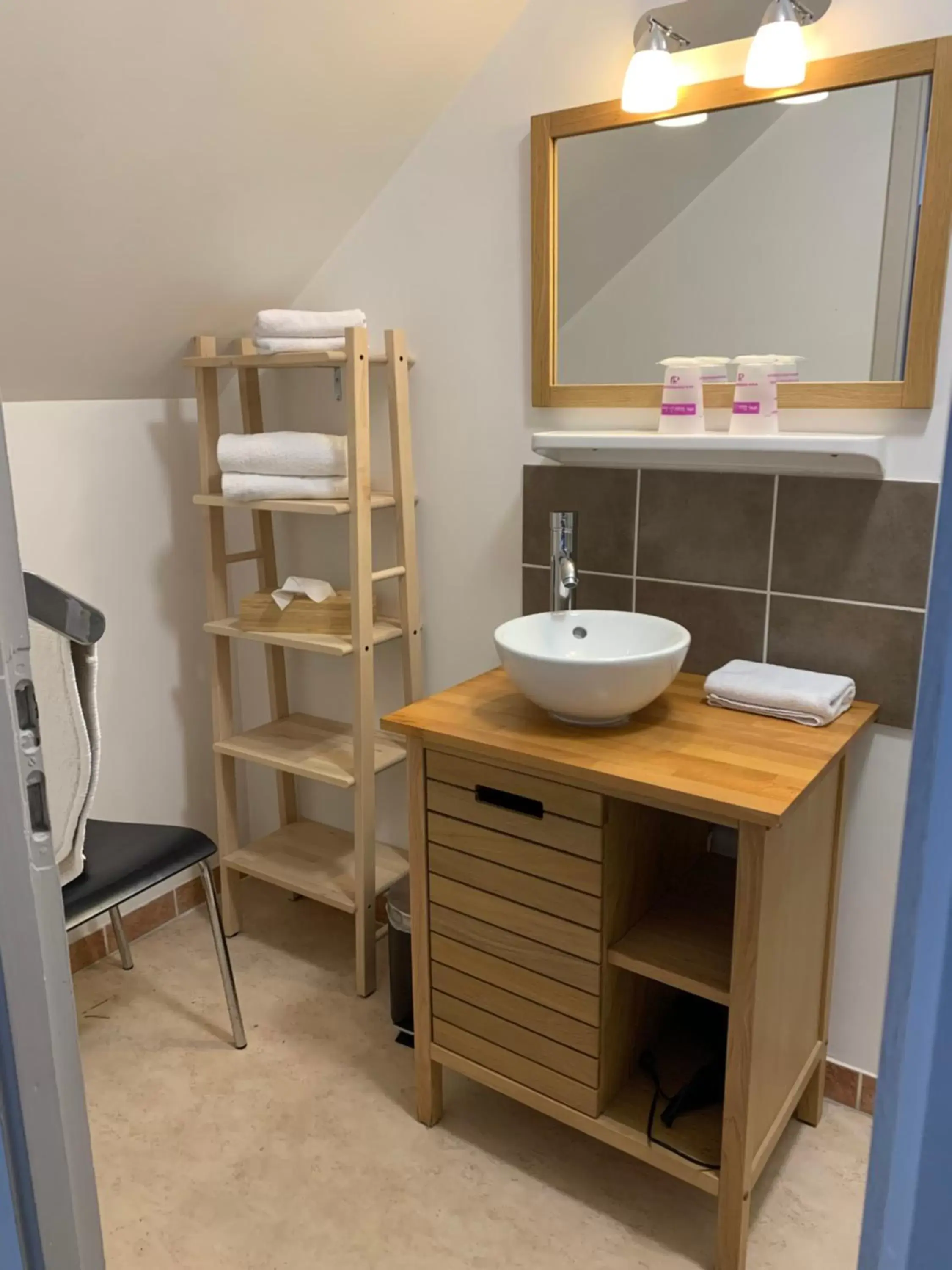 Bathroom in Hôtel Le Bayeux