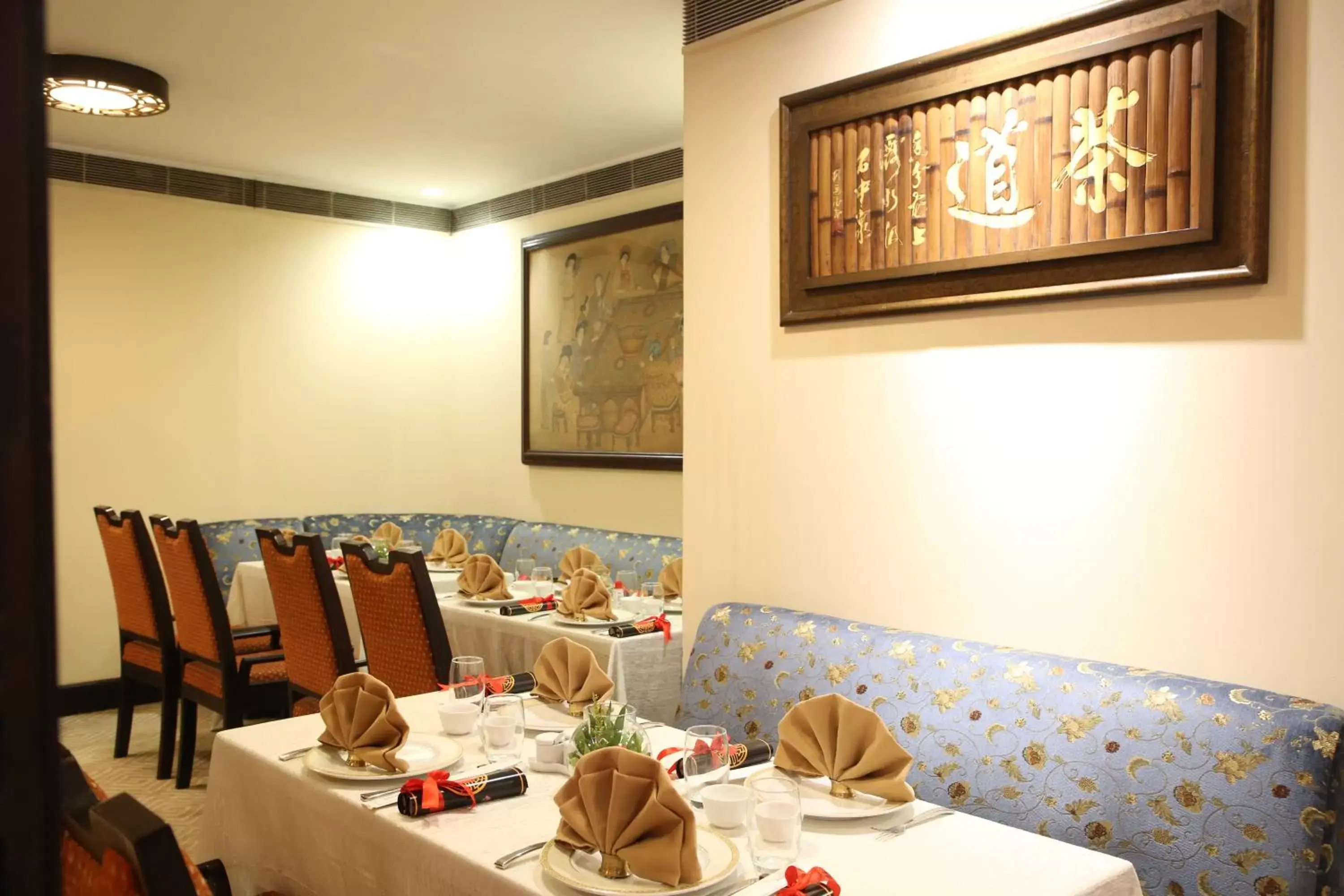 Restaurant/Places to Eat in Ambassador, New Delhi - IHCL SeleQtions