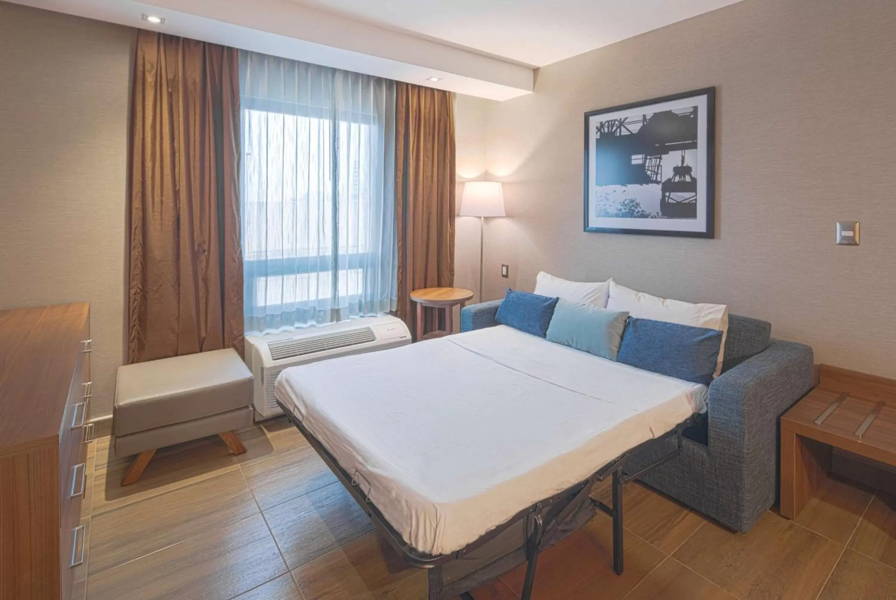 Bed in Hampton by Hilton Monterrey Galerias Obispado Bed in Hampton by Hilton Monterrey Galerias Obispado