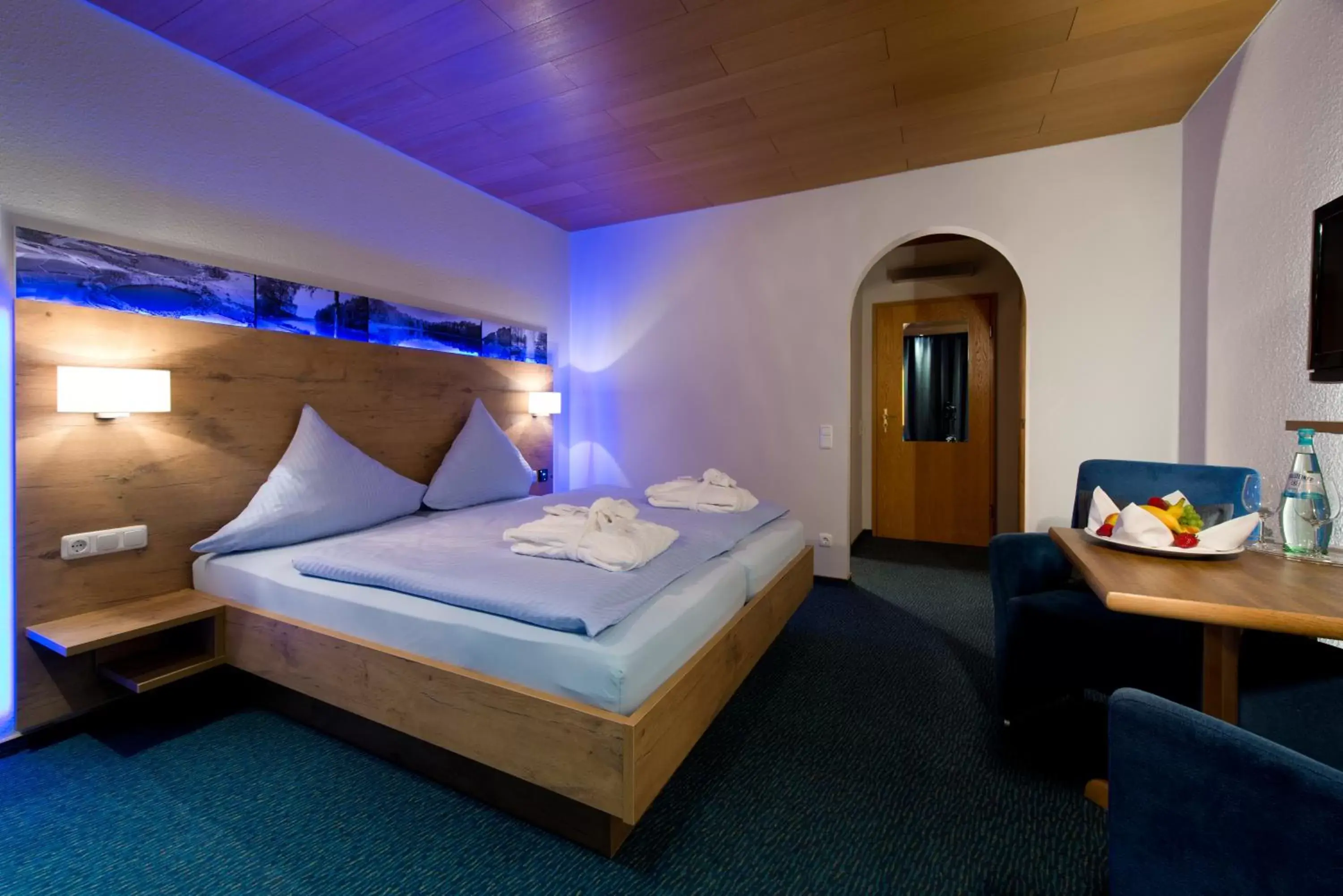 Photo of the whole room, Bed in Seehotel am Stausee
