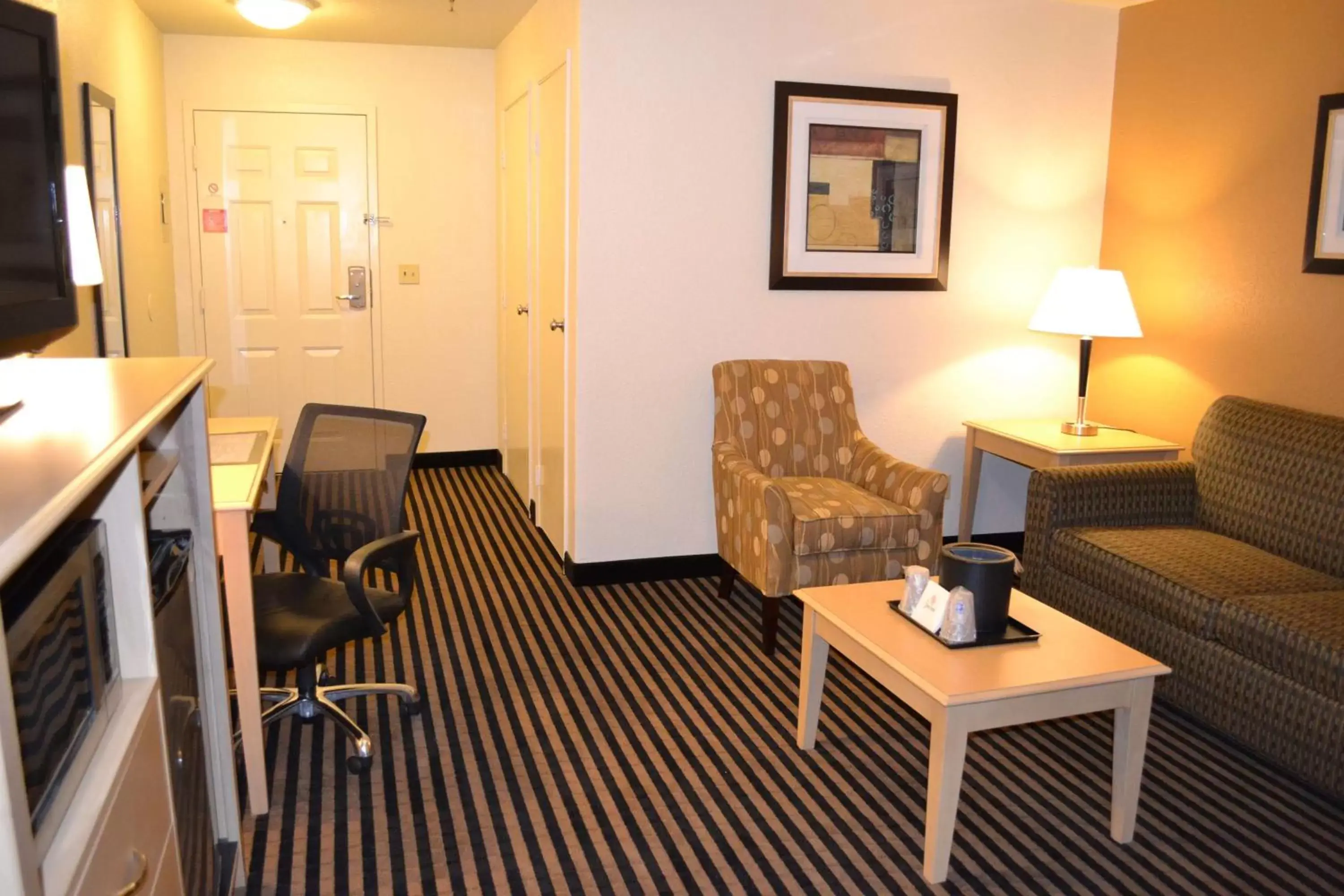 Photo of the whole room, Seating Area in Best Western Plus Executive Inn & Suites