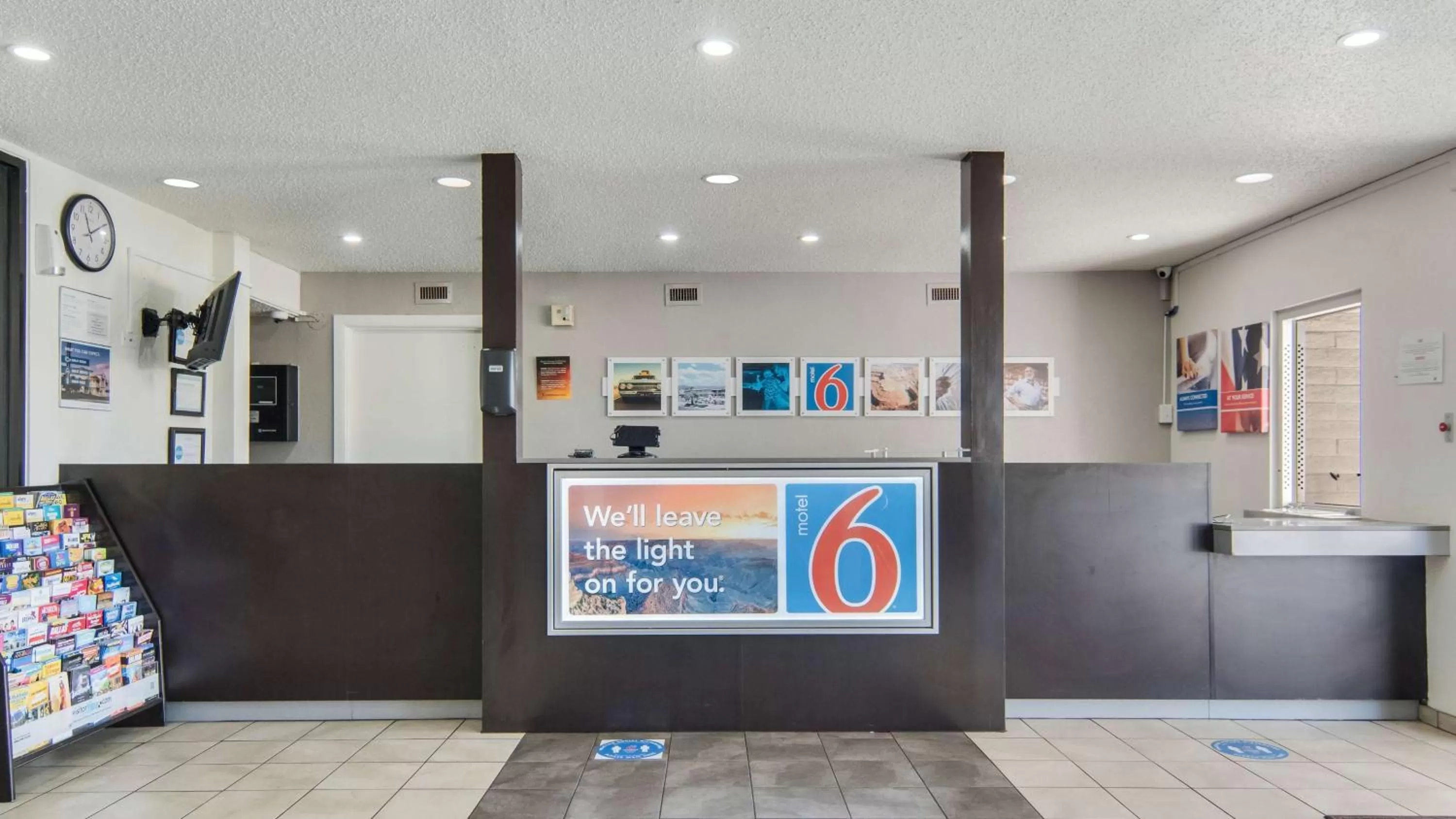 Lobby or reception in Motel 6-Addison, TX - Dallas