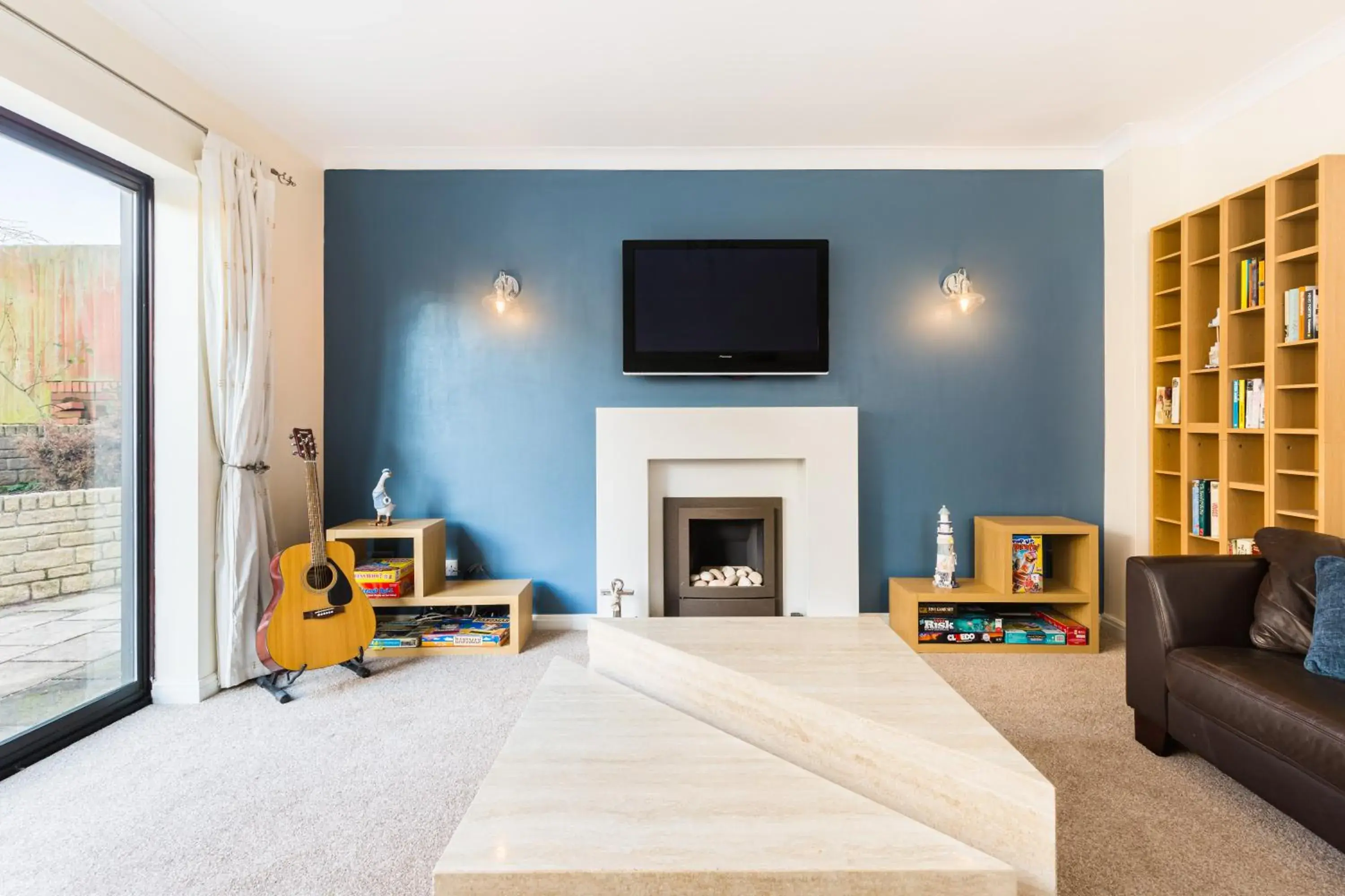 Living room in Drayton Manor House FREE parking Living room in Drayton Manor House FREE parking