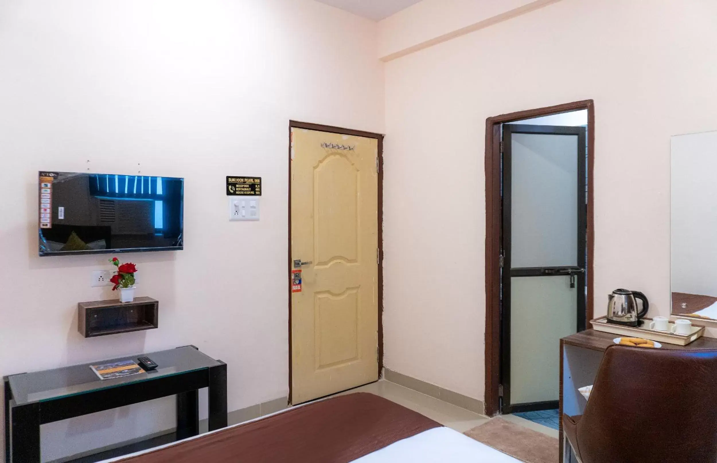 Bedroom, TV/Entertainment Center in Sukoon Pearl inn Bedroom, TV/Entertainment Center in Sukoon Pearl inn