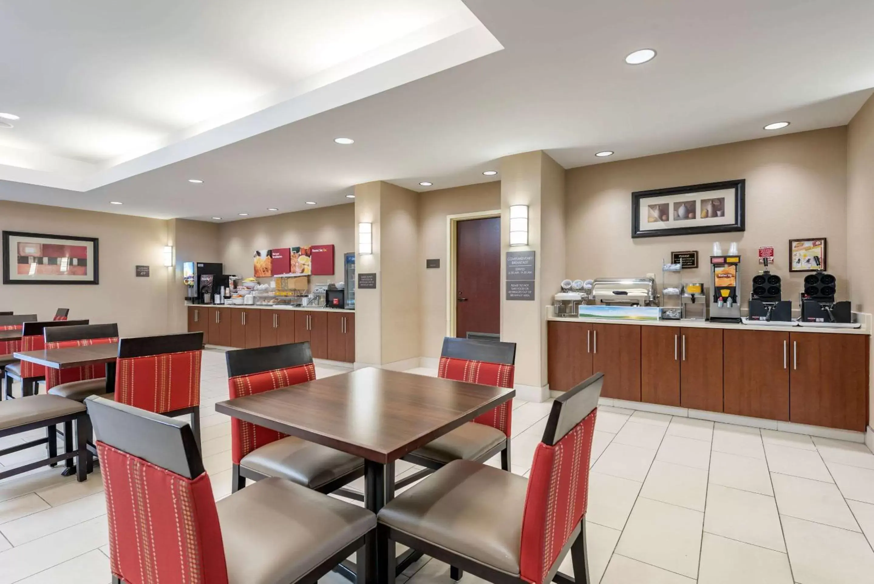 Restaurant/Places to Eat in Comfort Suites Cincinnati Airport