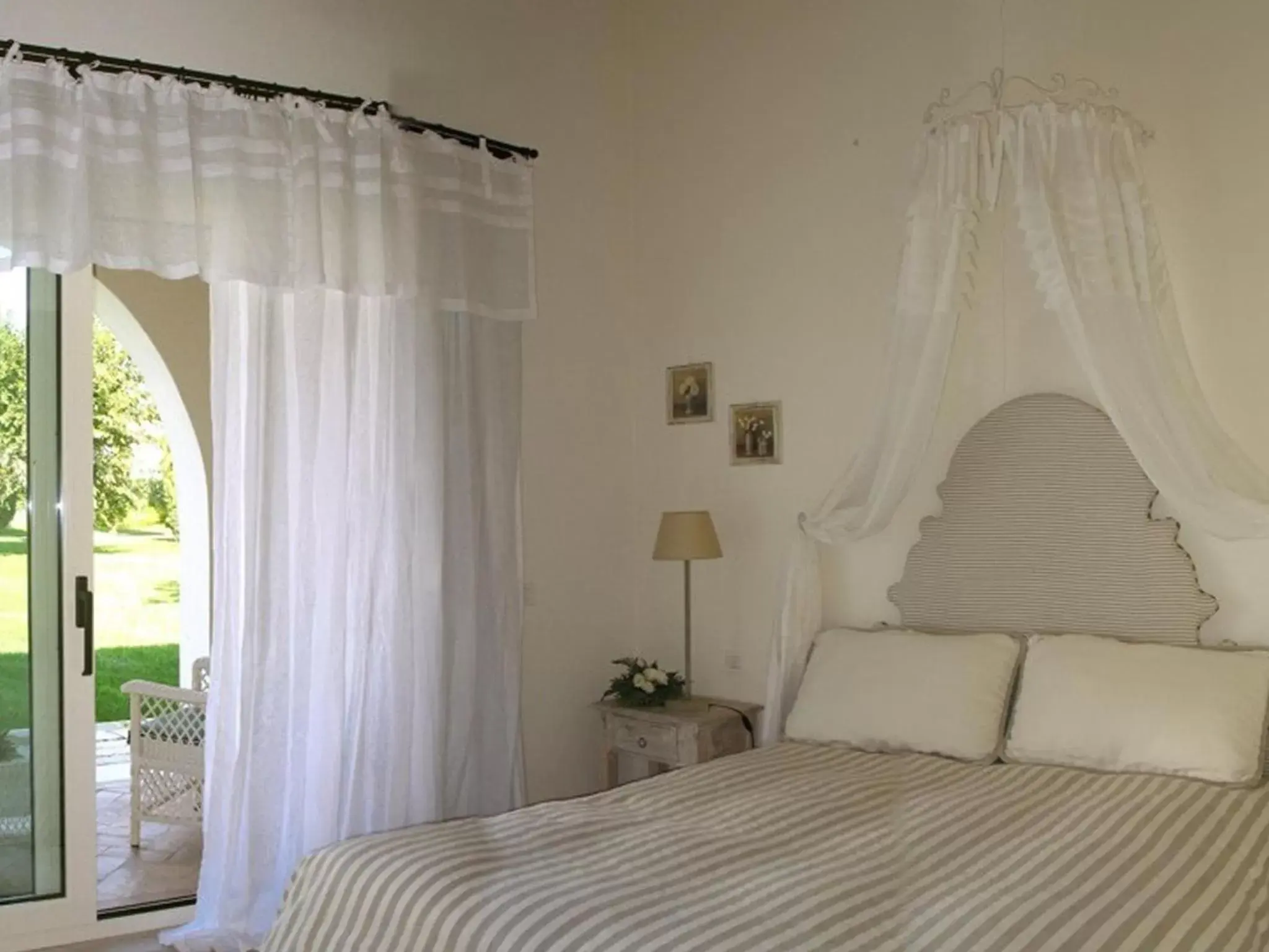 Decorative detail, Bed in Casa Freda