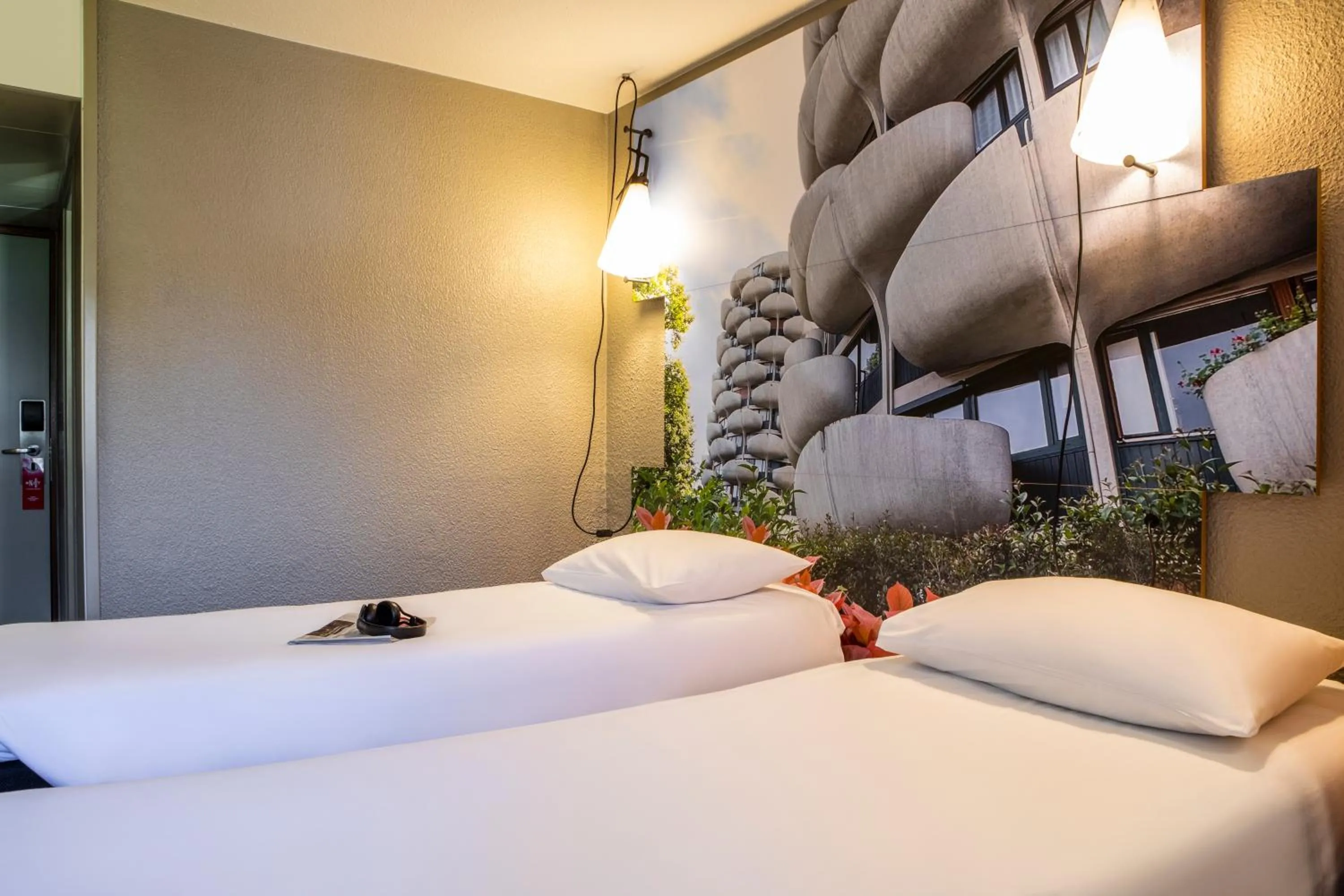 Bed in ibis Paris Creteil