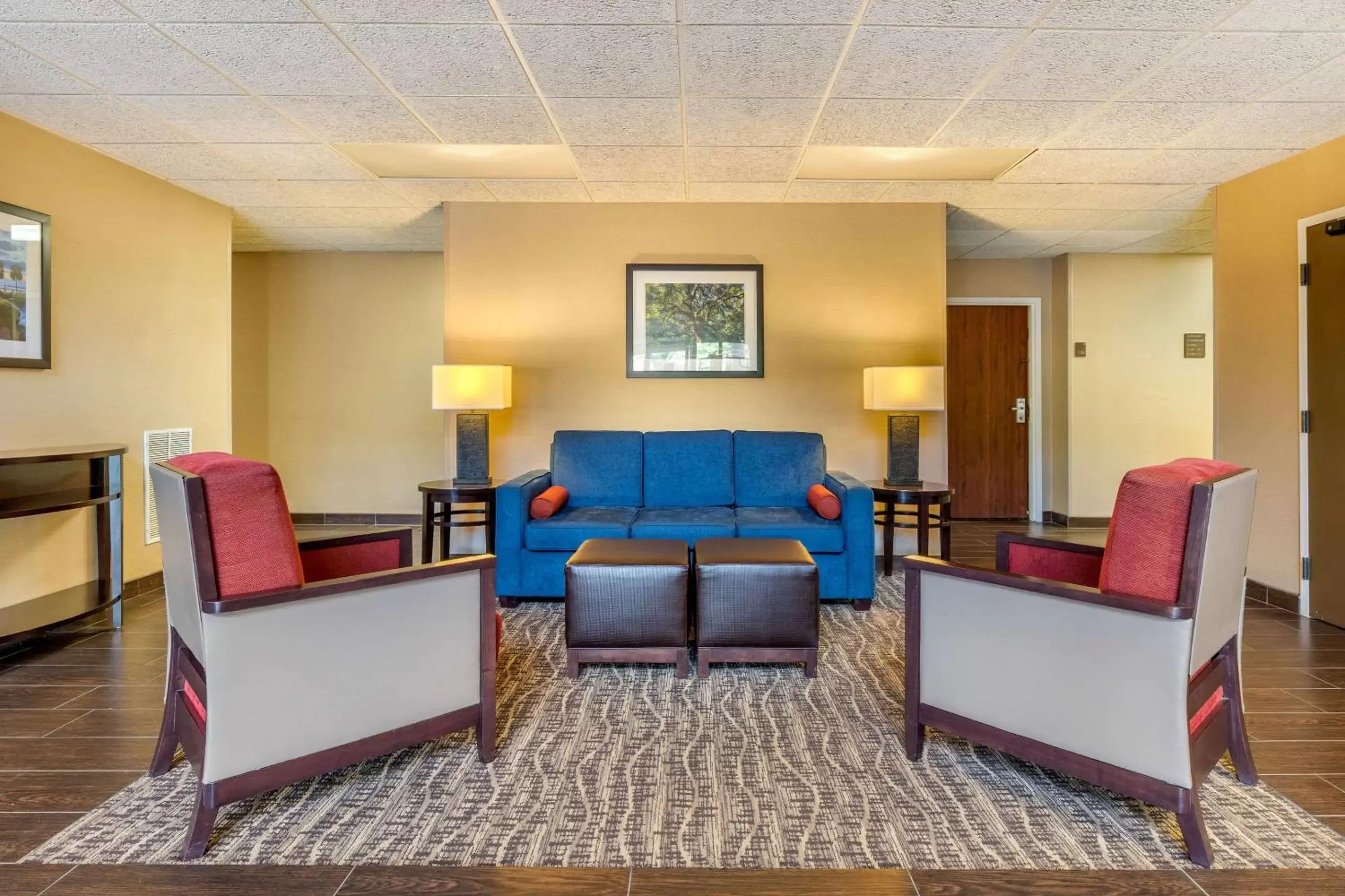 Lobby or reception, Seating Area in Comfort Inn Summerville - Charleston